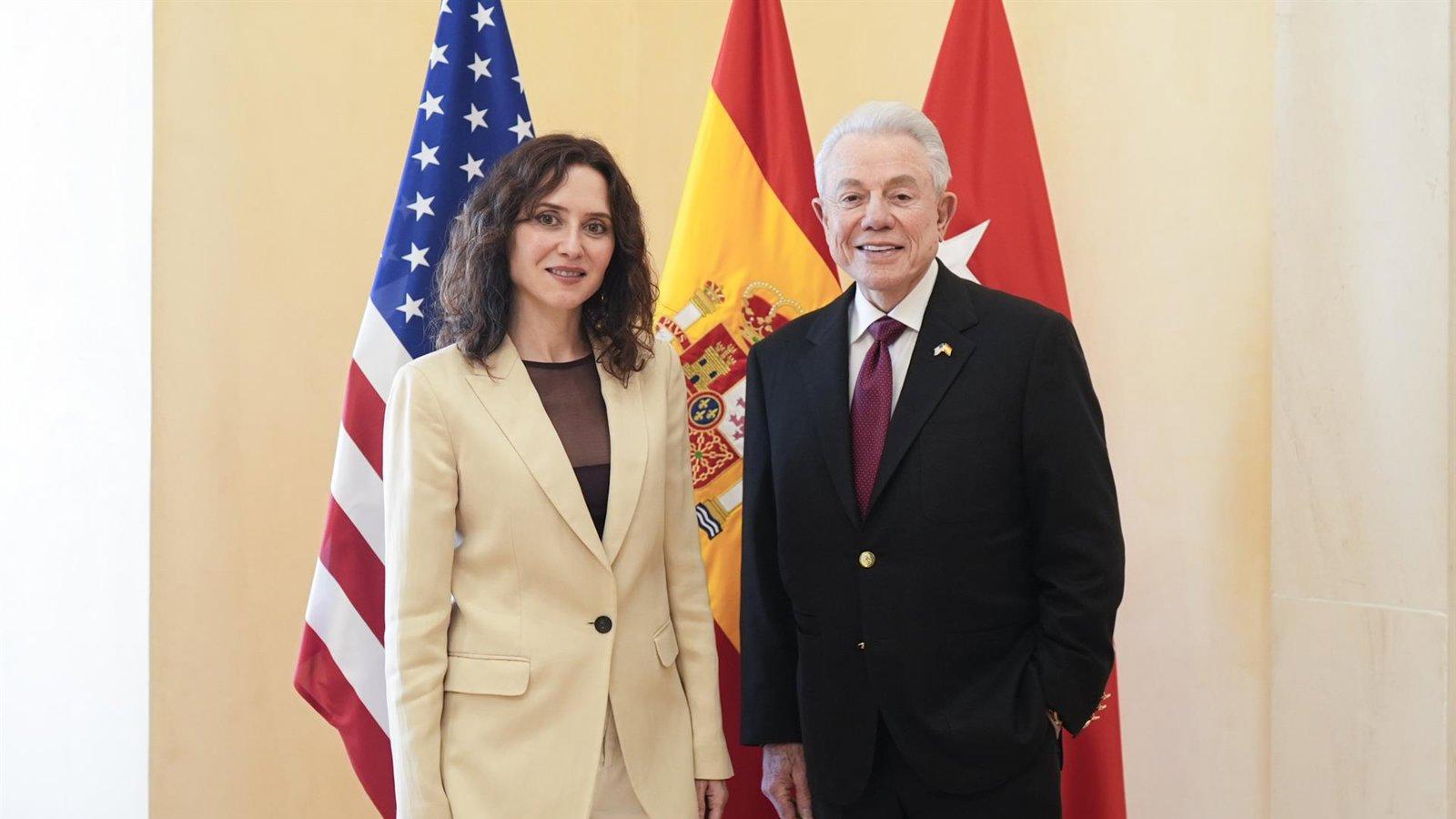 Ayuso refuerza con el embajador de Estados Unidos las relaciones con Madrid
