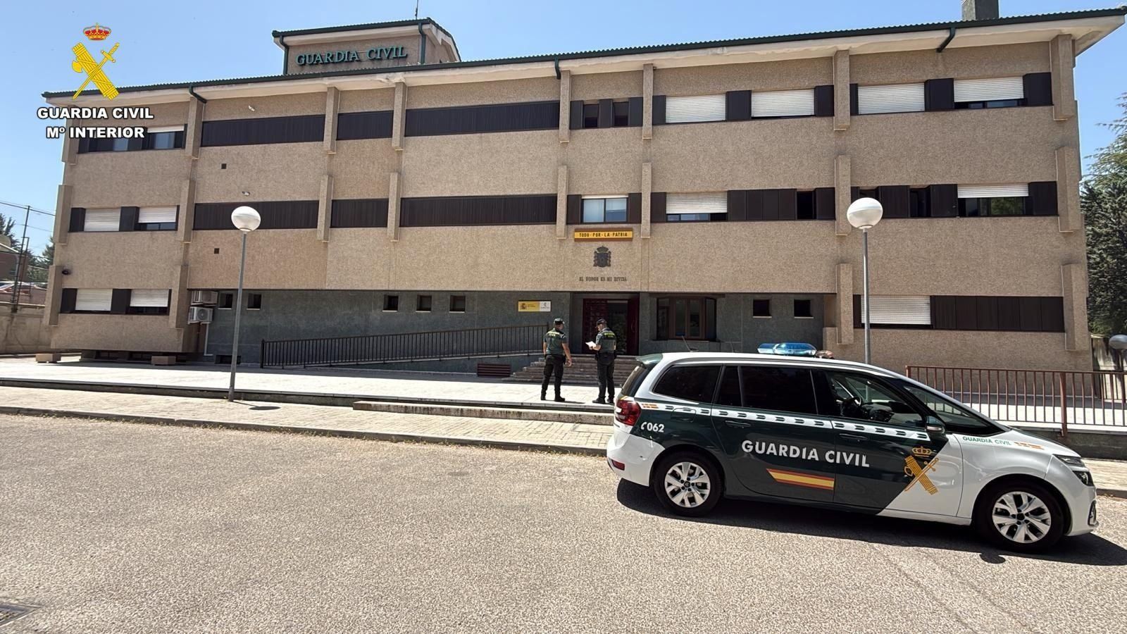 La Guardia Civil detiene a cinco jóvenes por hurtos en las taquillas del polideportivo Navalcarbón de Las Rozas
