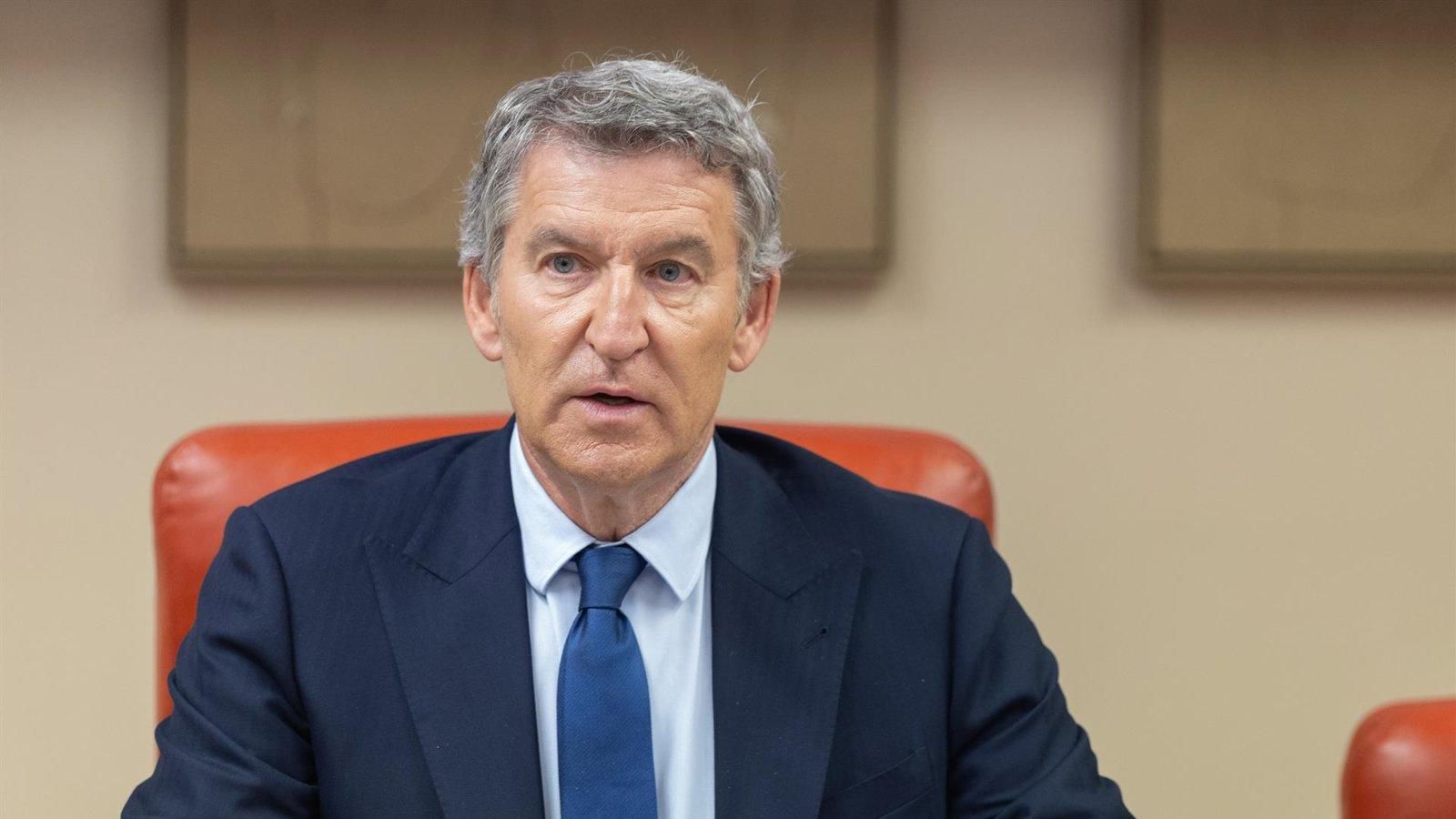 Feijóo critica que el Gobierno "gane más" mientras las familias tienen menos recursos