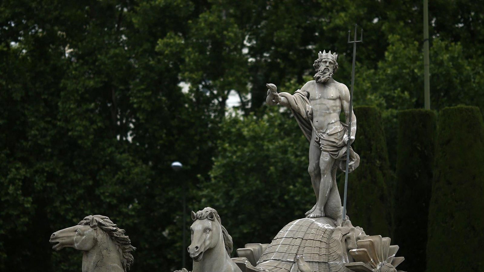 Neptuno se ilumina de verde por el Día Mundial de la Enfermedad de Lyme