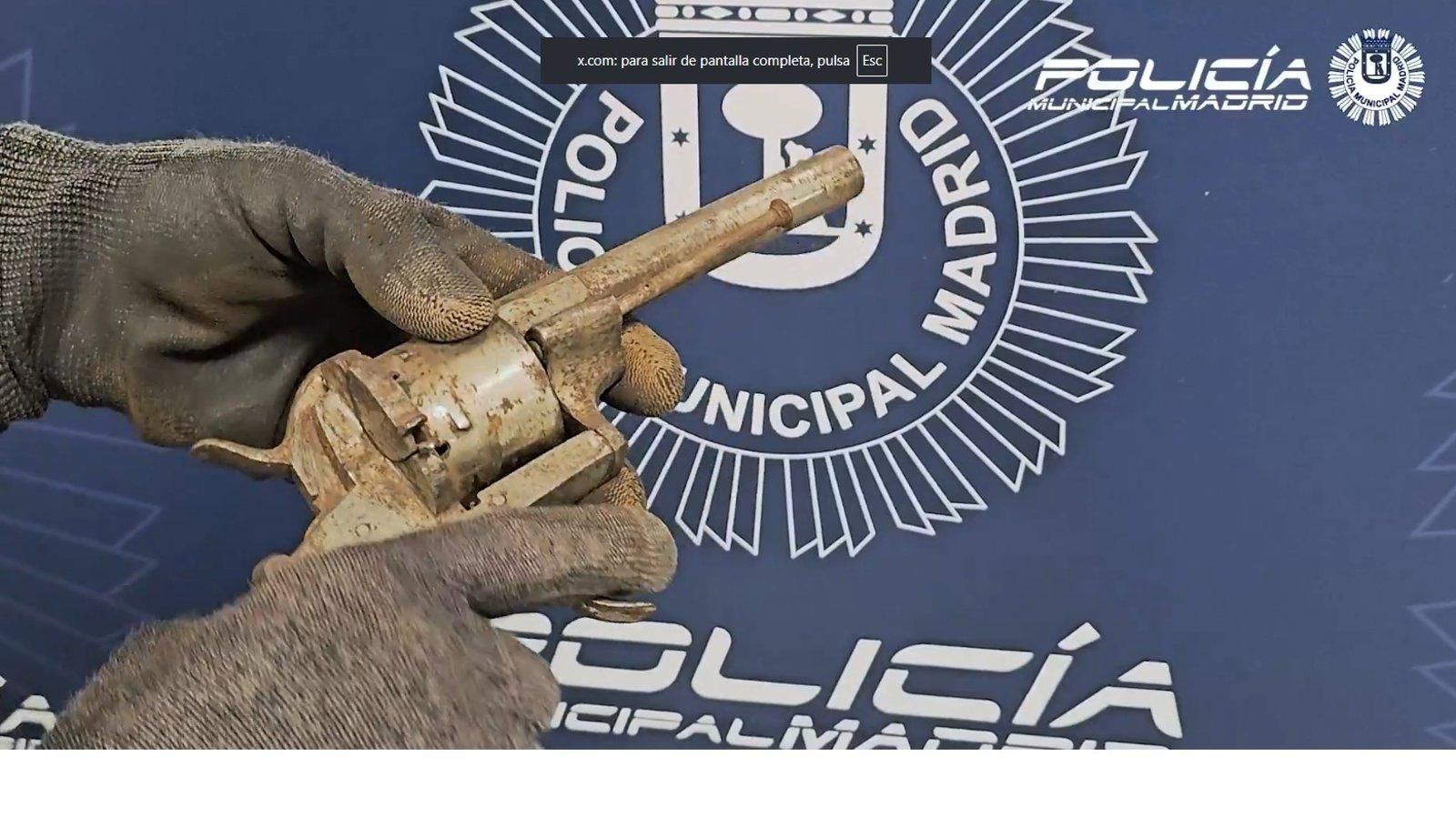 La Policía Municipal incauta más de treinta armas y munición en un camión de mudanzas en Puente de Vallecas