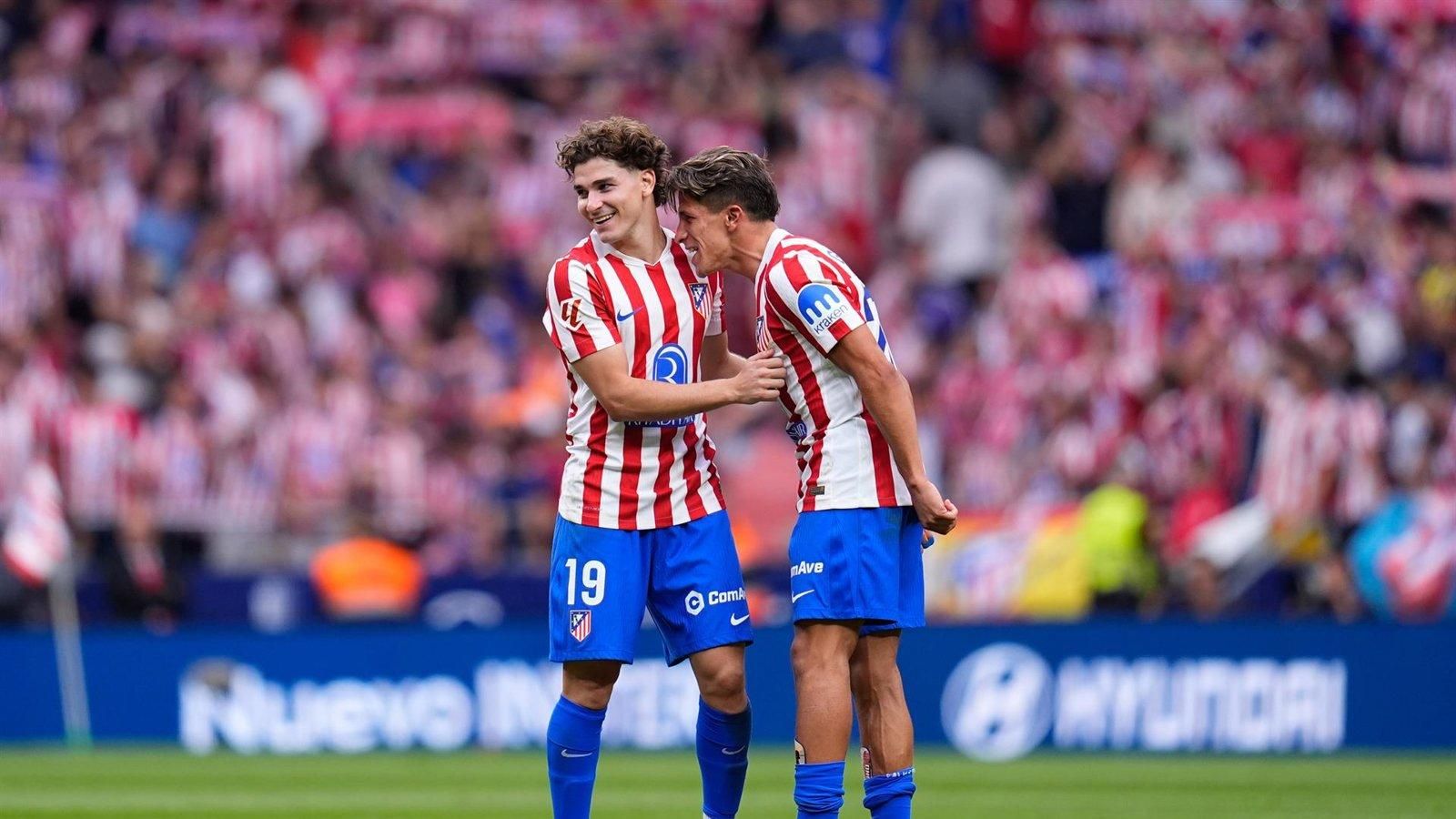 Julián Álvarez y Giuliano Simeone viajan con el Atlético a Londres
