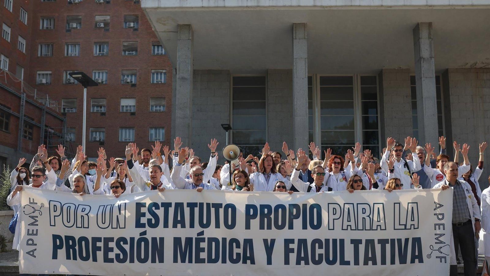 Los médicos madrileños inician otra semana de huelga por un Estatuto Marco propio