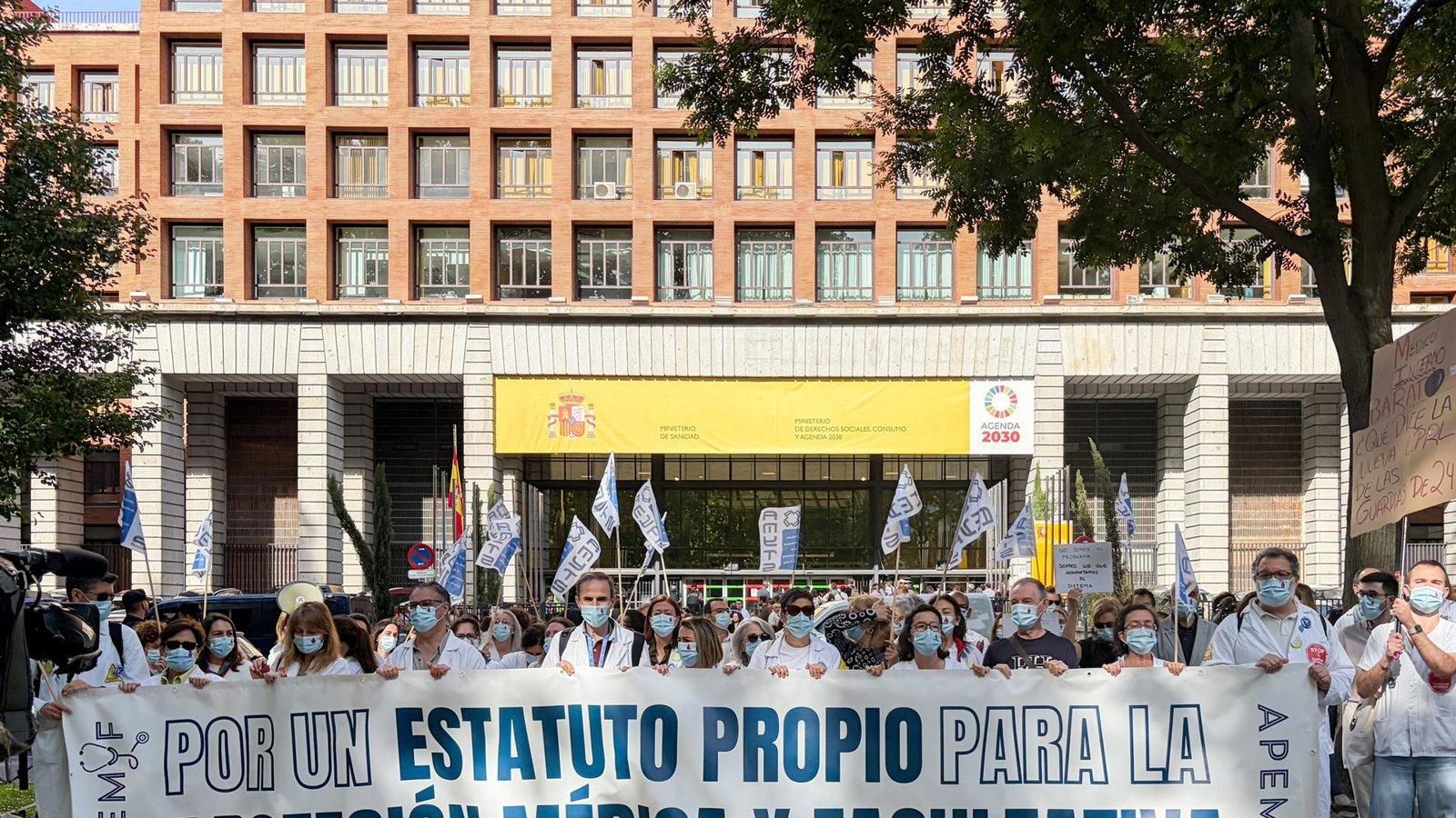 Los médicos madrileños pide la dimisión García y reclaman un ministro técnico de Sanidad