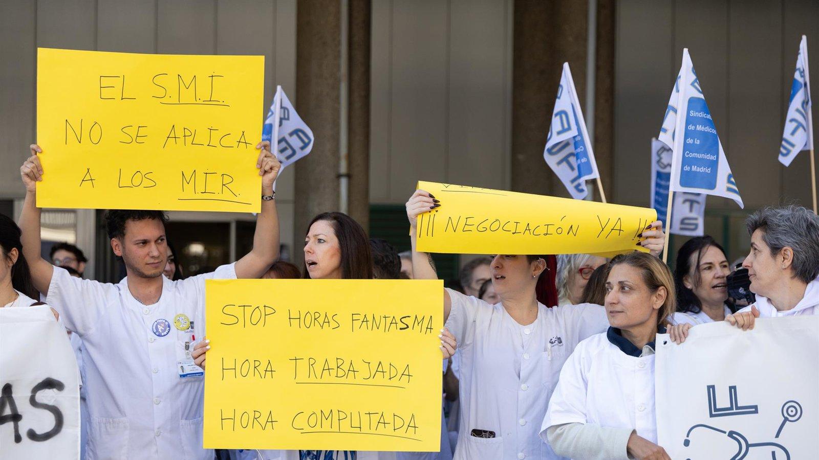 Los MIR de toda España amenazan con una huelga indefinida en septiembre