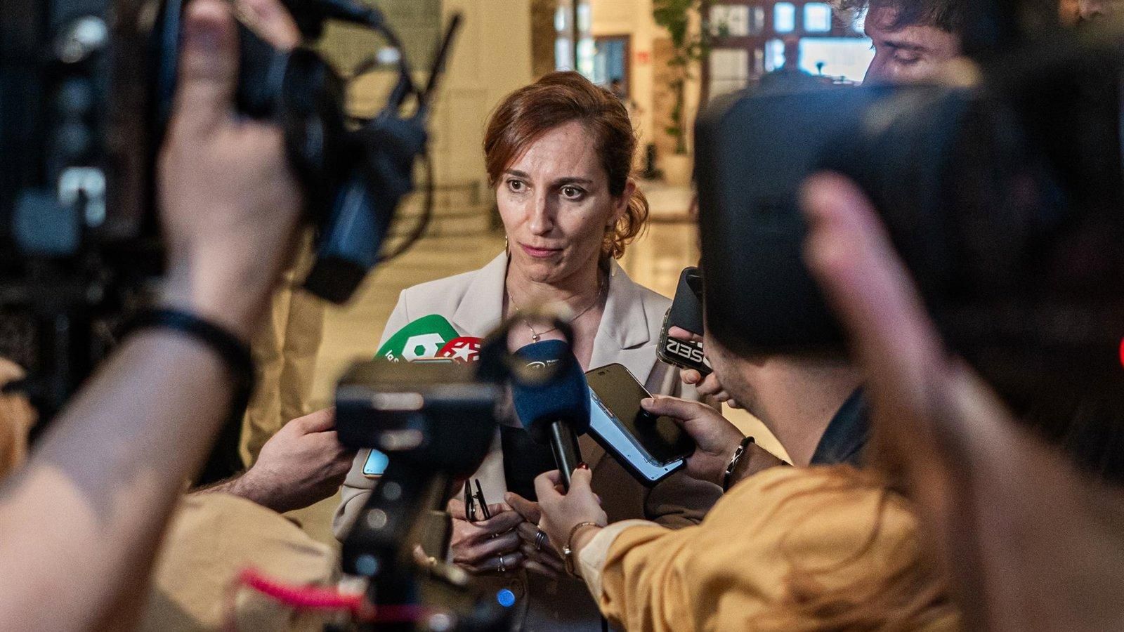Mónica García ve "poco ejemplarizante" la investigación a Zapatero