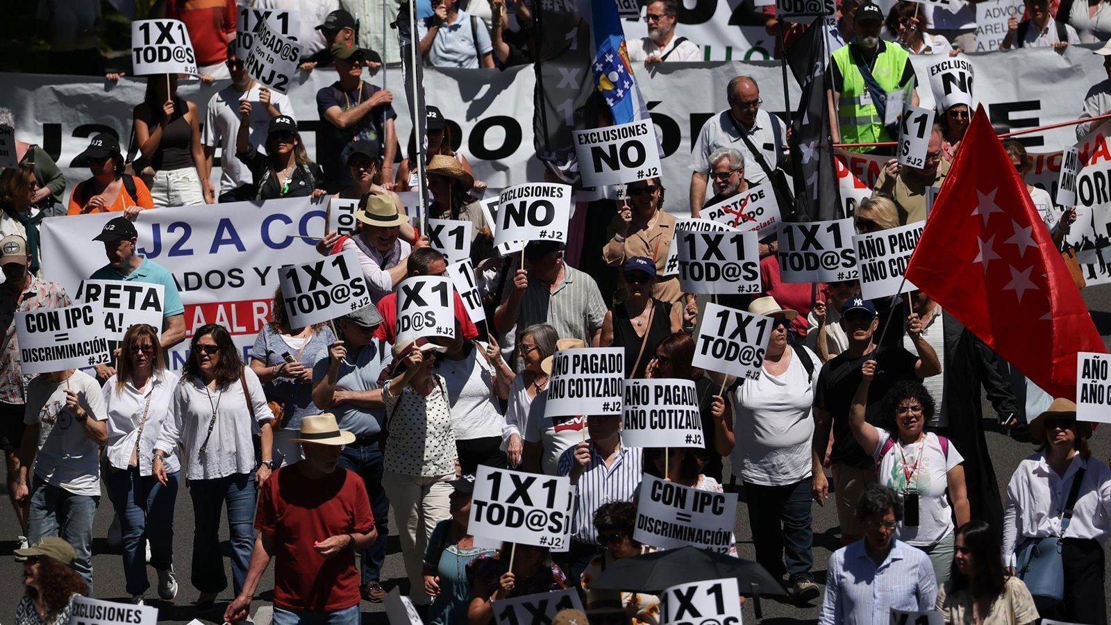 Mutualistas marchan en Madrid por una pasarela justa al RETA
