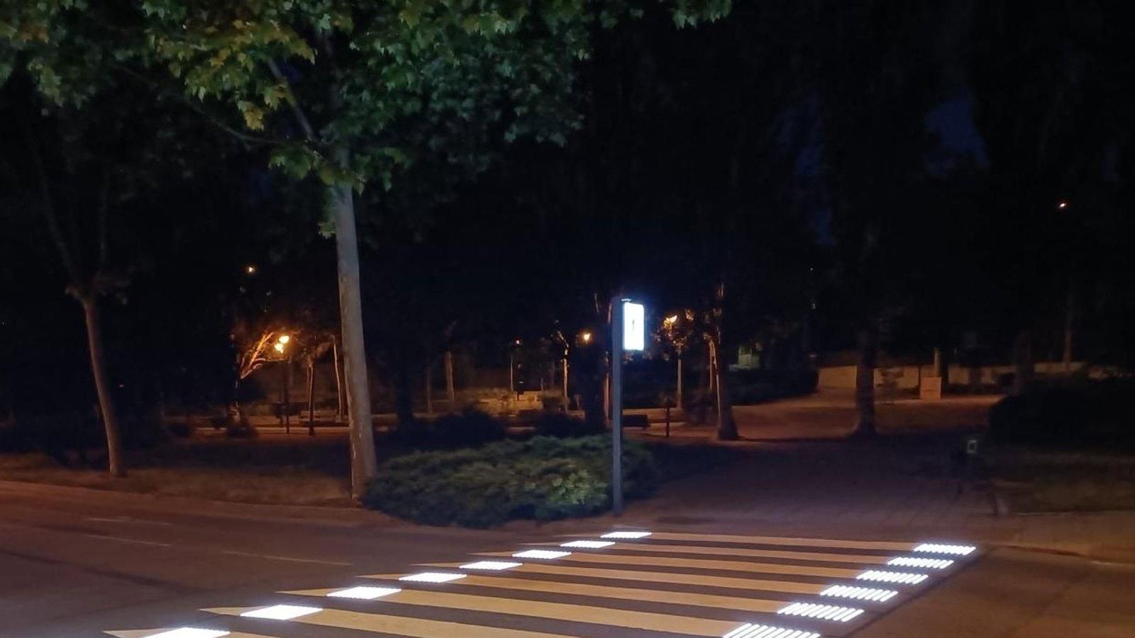 Pozuelo de Alarcón estrena 17 pasos de peatones inteligentes iluminados