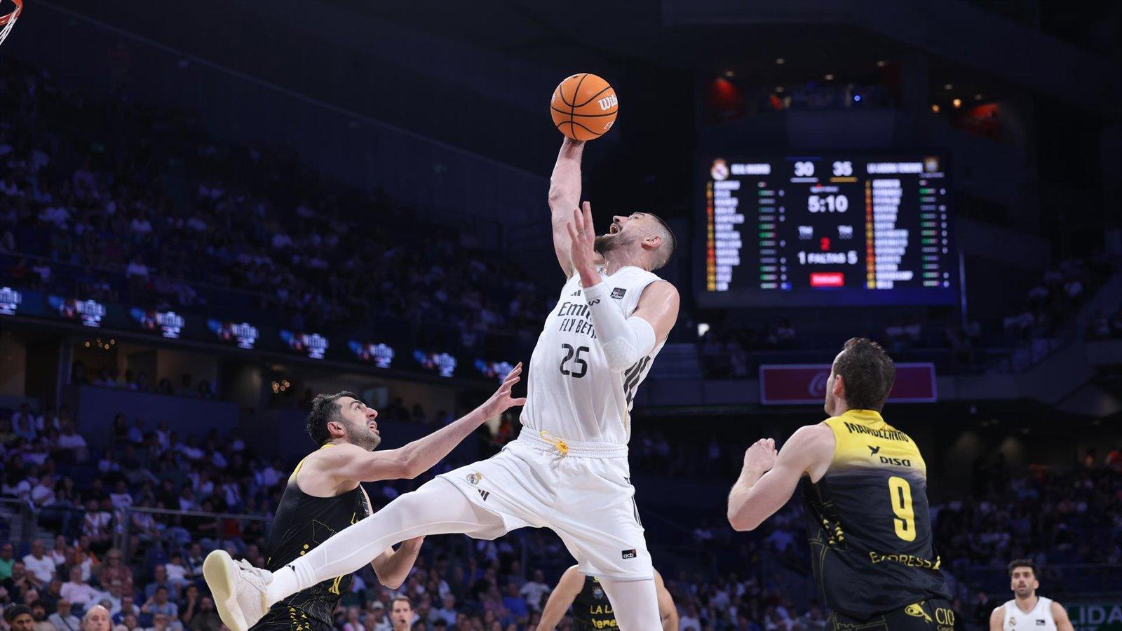 El Real Madrid pierde a Alex Len por una lesión en el pie izquierdo