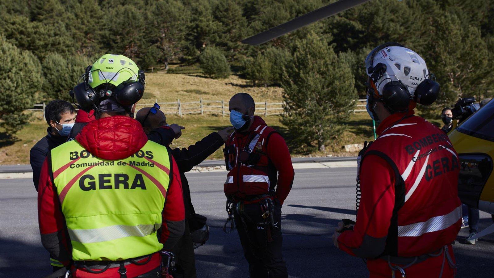 GERA rescata en Cotos a senderistas y corredores sorprendidos por viento y nieve