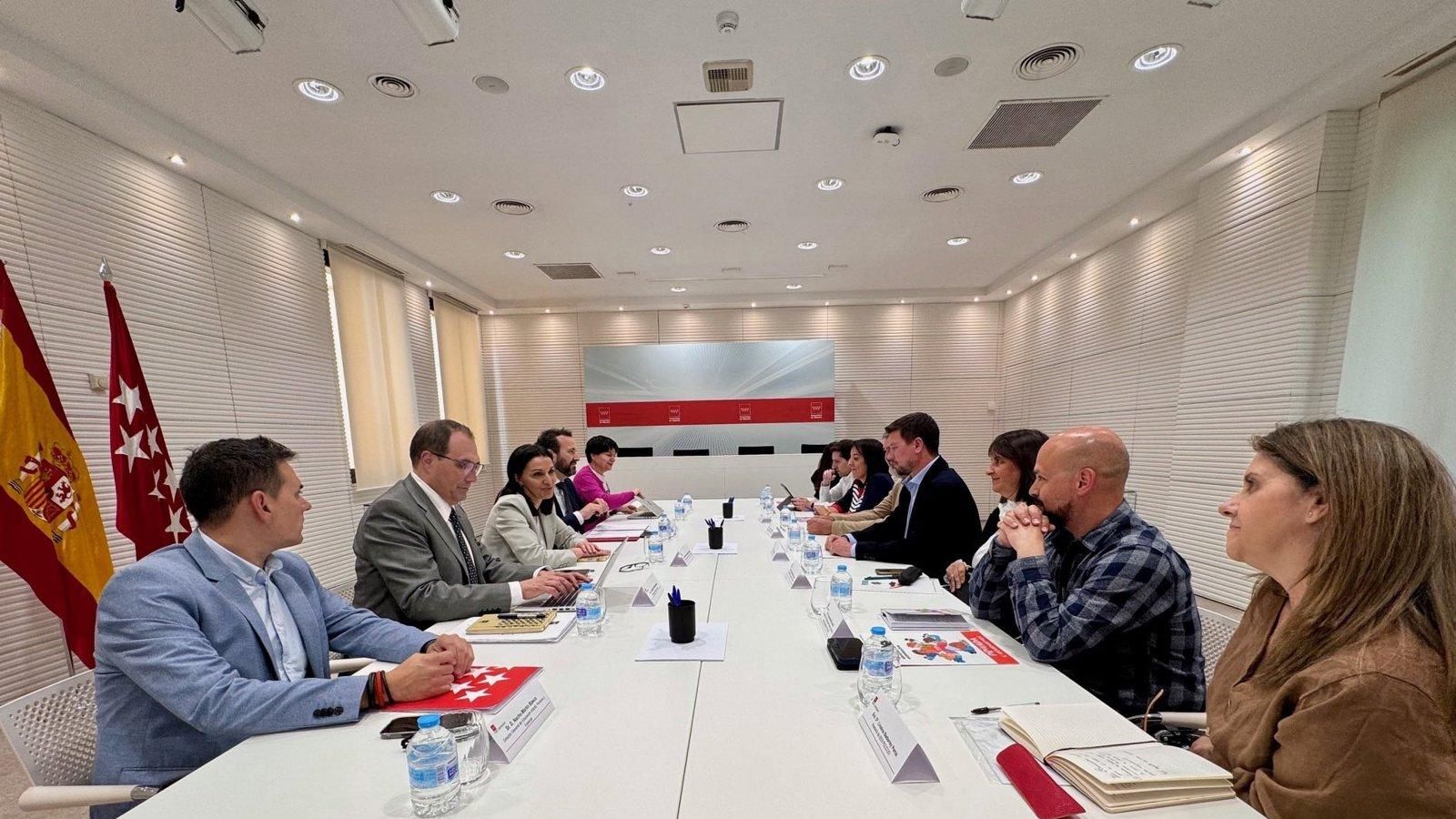 Los sindicatos de Educación Infantil piden una reunión a tres para mejorar sus salarios en Madrid