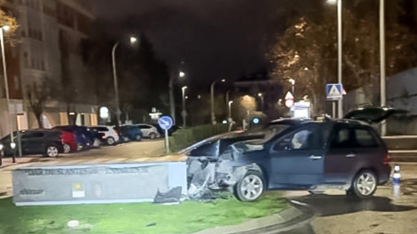 La Policía Local localizada una conductora tras chocar en una rotonda de Torrejón