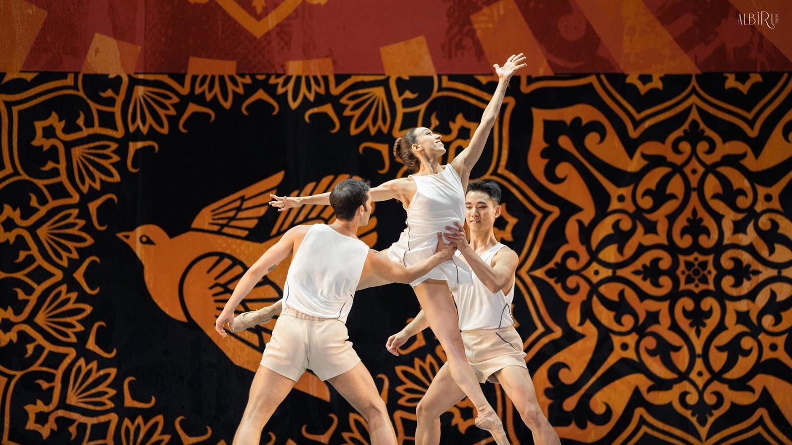 Abierta hasta el 30 de junio la convocatoria del programa de auxiliares de danza <h1>Madrid busca bailarines para dar clases en los colegios</h1><h1>Madrid busca bailarines para dar clases en los colegios</h1><p><em>Abierto el plazo para el programa de auxiliares de danza que llevará el flamenco y el folclore a un centenar de centros de Primaria y Especial.</em></p><hr id=