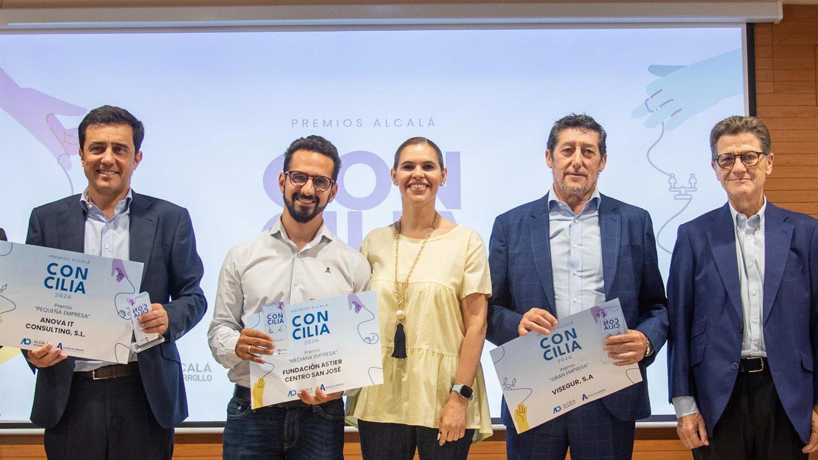 Alcalá premia a tres empresas por sus medidas de conciliación laboral