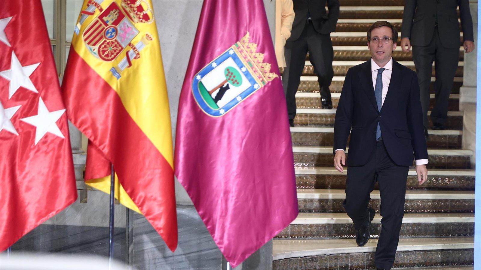 Almeida pide al Gobierno que aclare cómo repartirá los 200 millones para enfriar los colegios