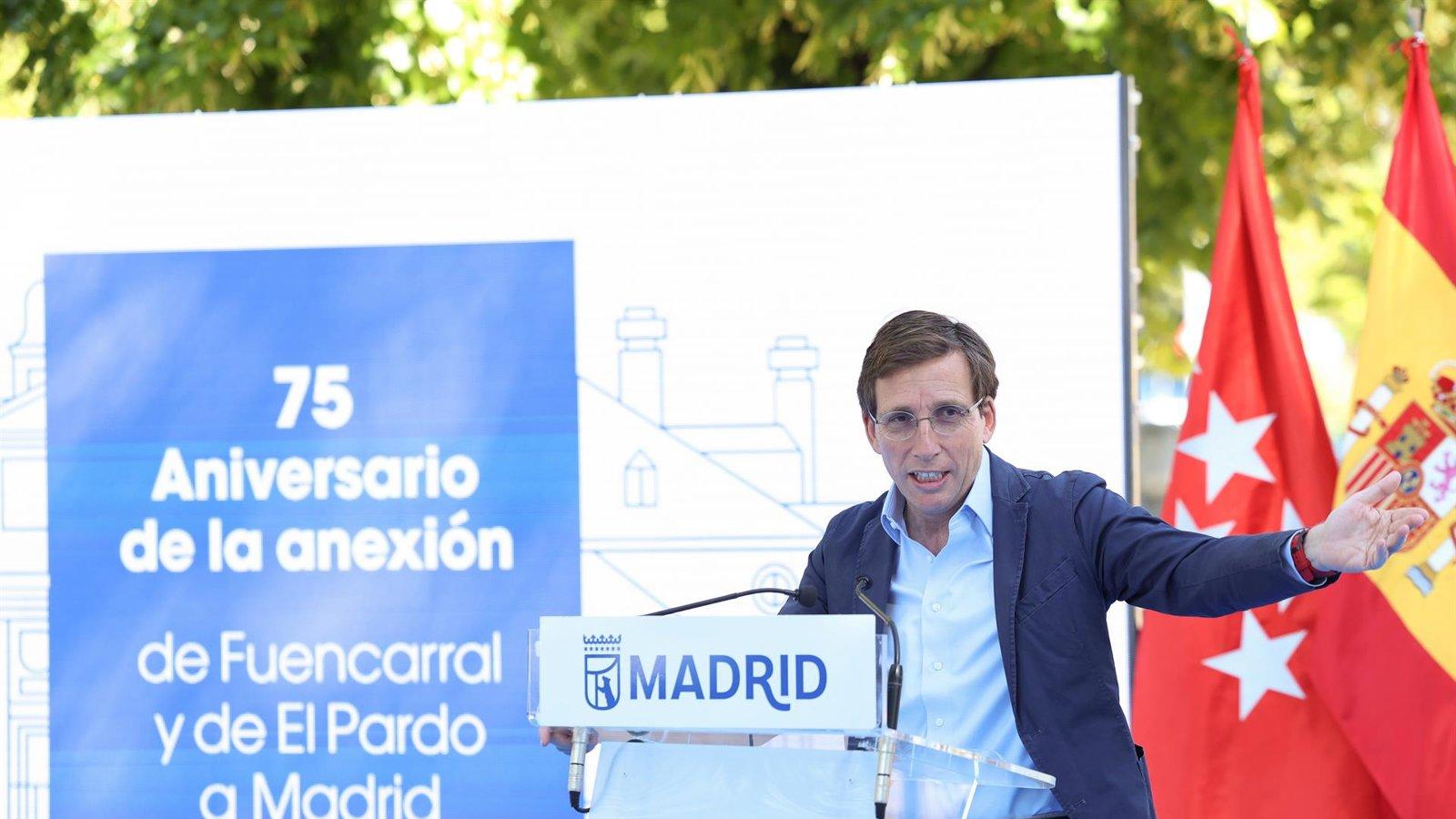 Almeida tira de ironía y agradece a Puente sus "favores" para 2027