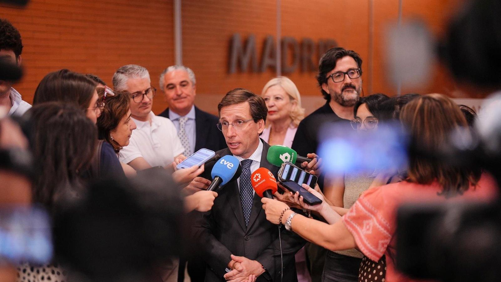 Almeida ve "razonable" la movilidad en Madrid pese a los cortes por la visita del Papa