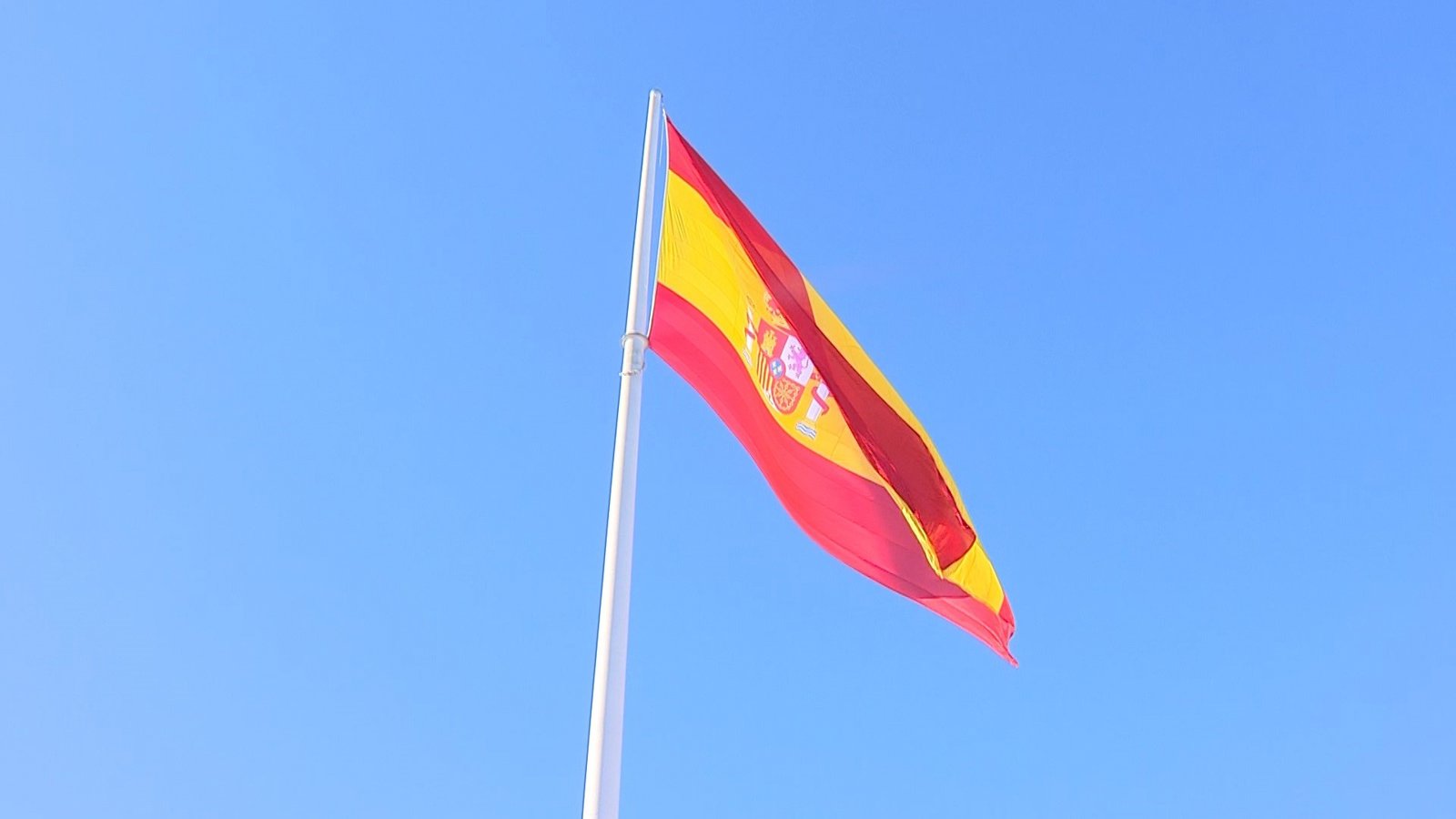 La Armada arriará la bandera de Colón por las fuertes rachas de viento