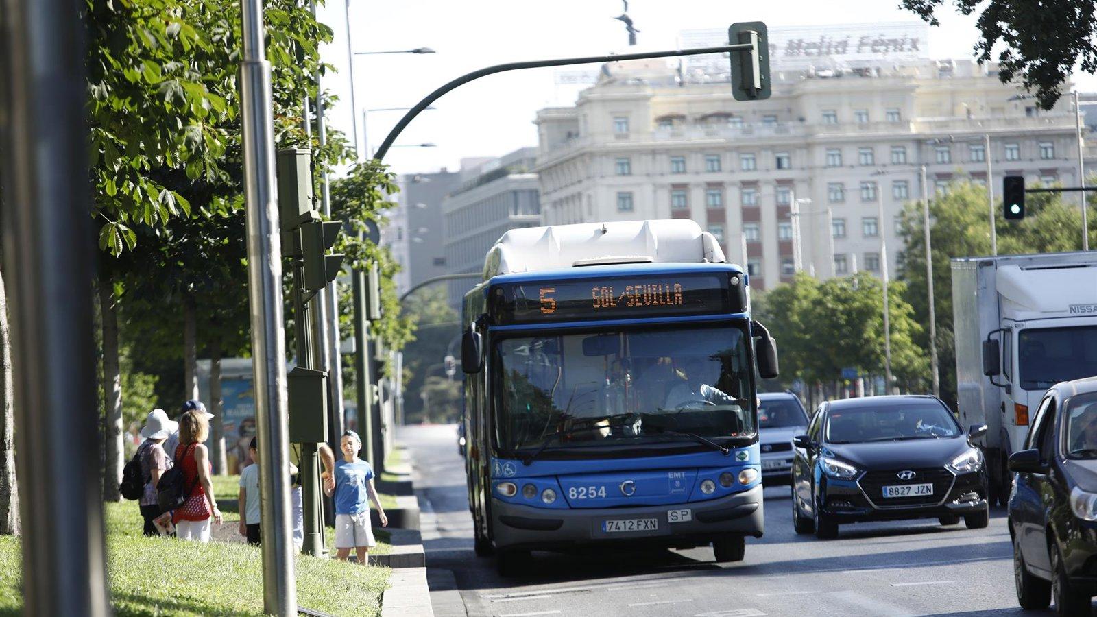Cinco movilizaciones en Madrid obligan a alterar el recorrido de hasta 120 líneas de la EMT este sábado