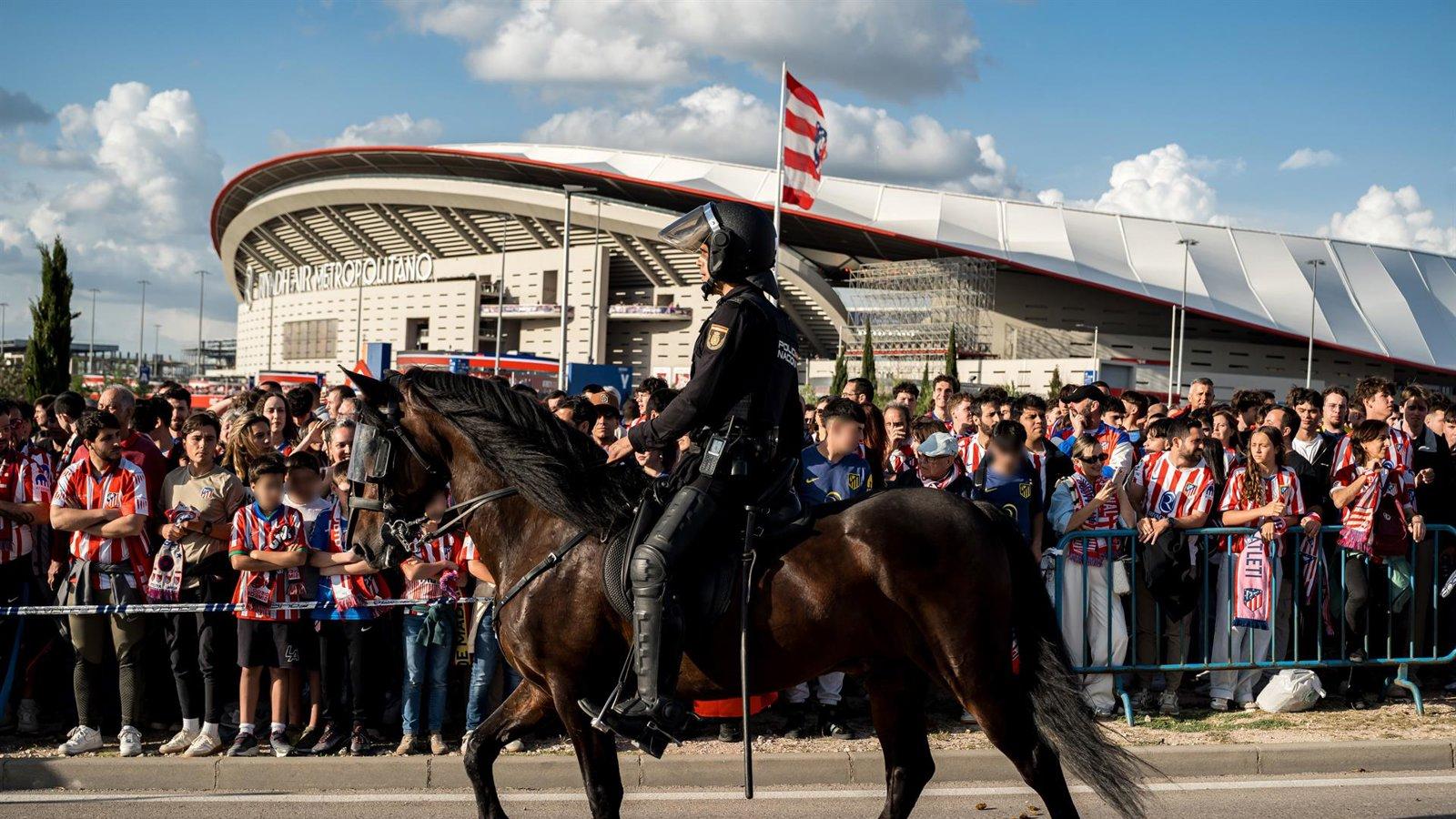 Detenido un aficionado del Atlético por proferir insultos racistas a Vinicius