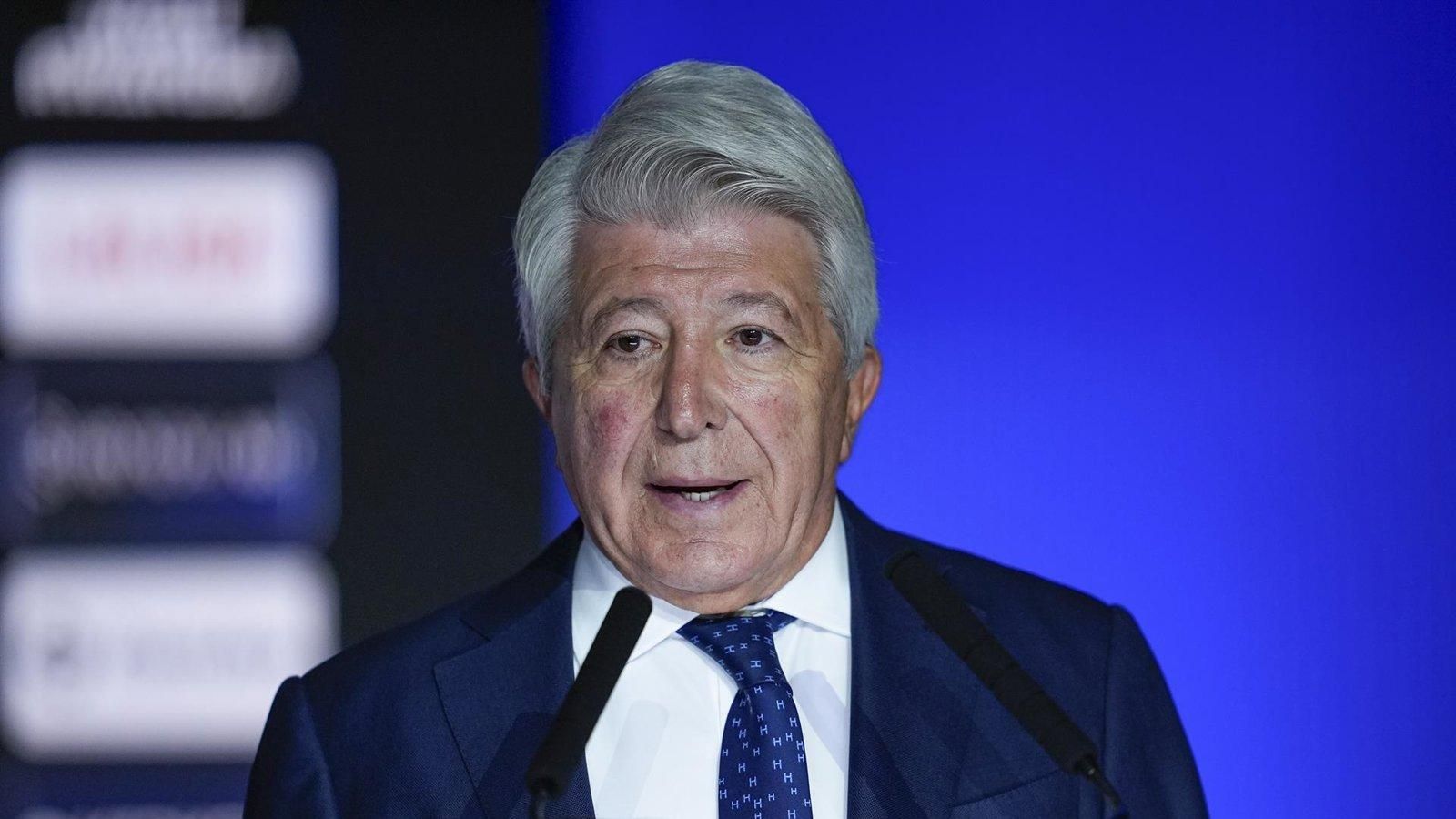 Cerezo sitúa a Julián Álvarez en los planes del Atlético