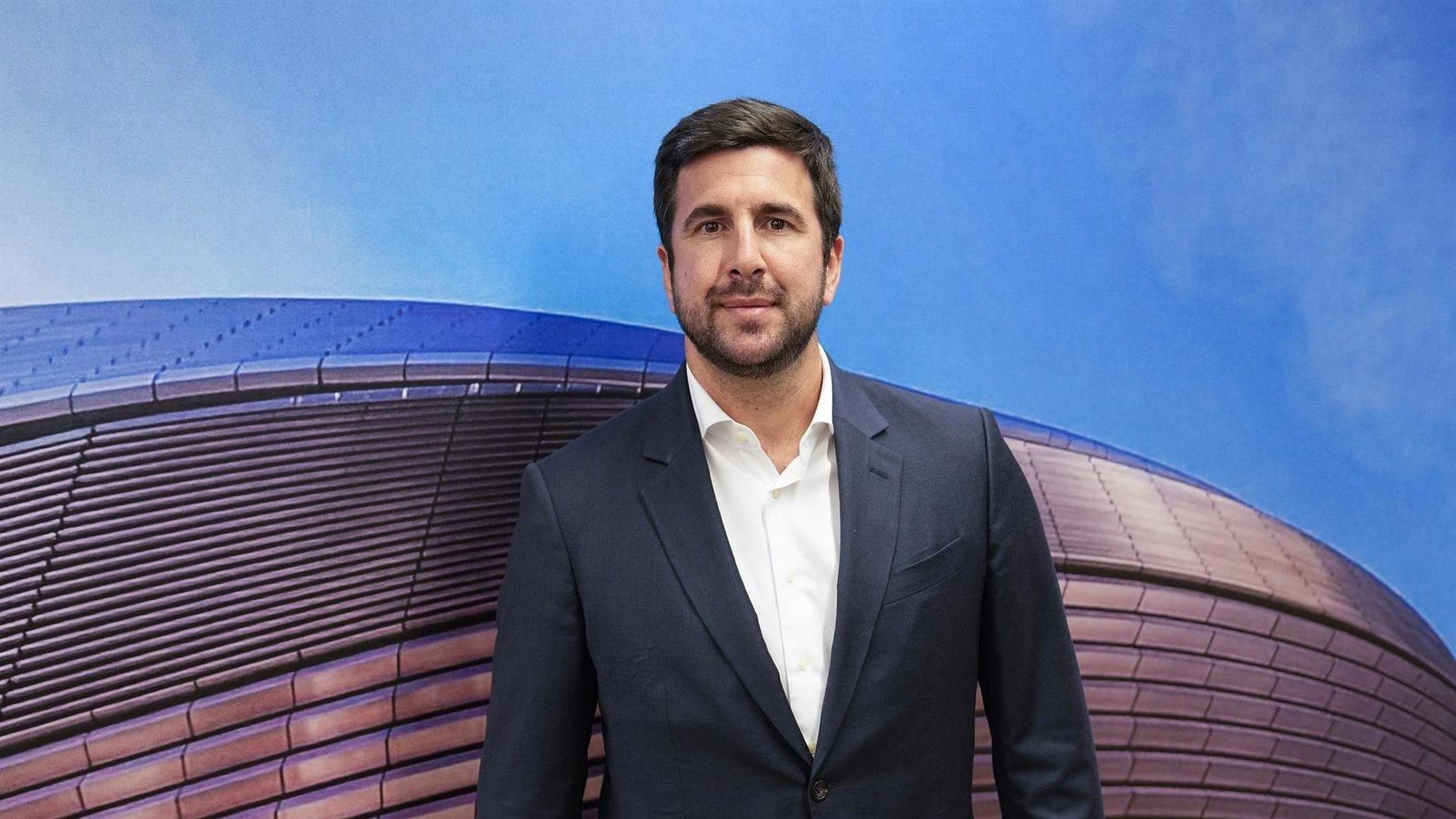 Riquelme defiende su candidatura ante Florentino Pérez