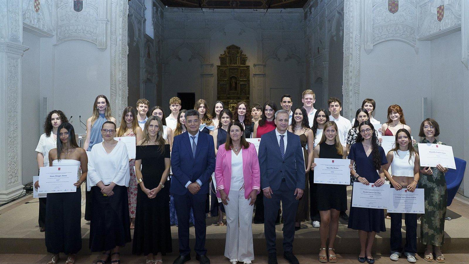 Madrid reconoce el mérito académico de los mejores alumnos de la PAU