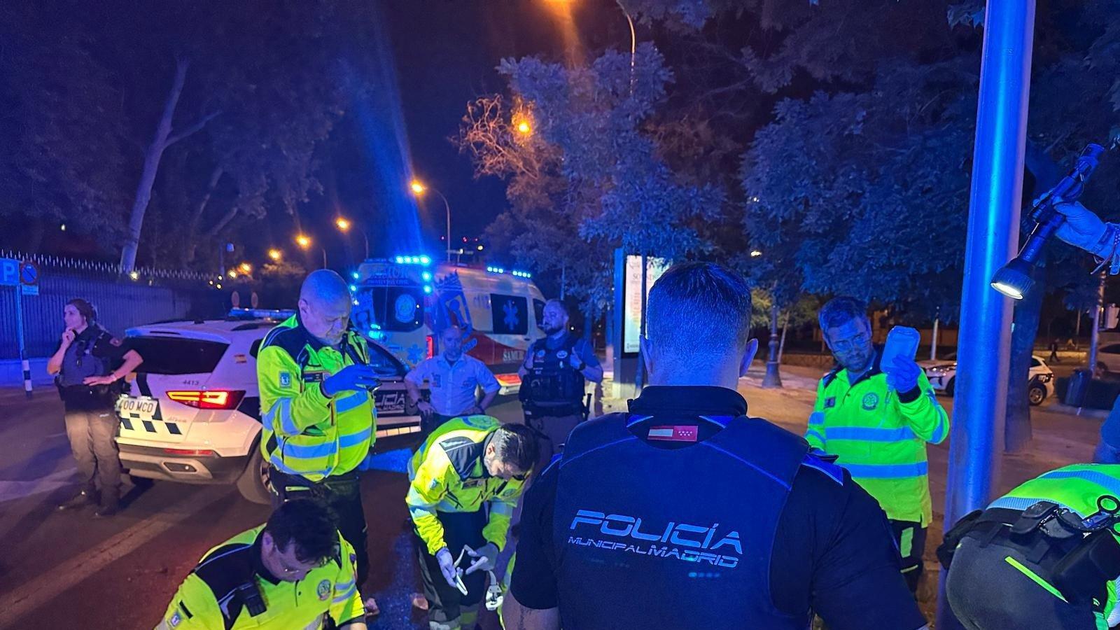 Un motorista de 45 años, grave tras caer en el número 48 del Paseo de la Castellana