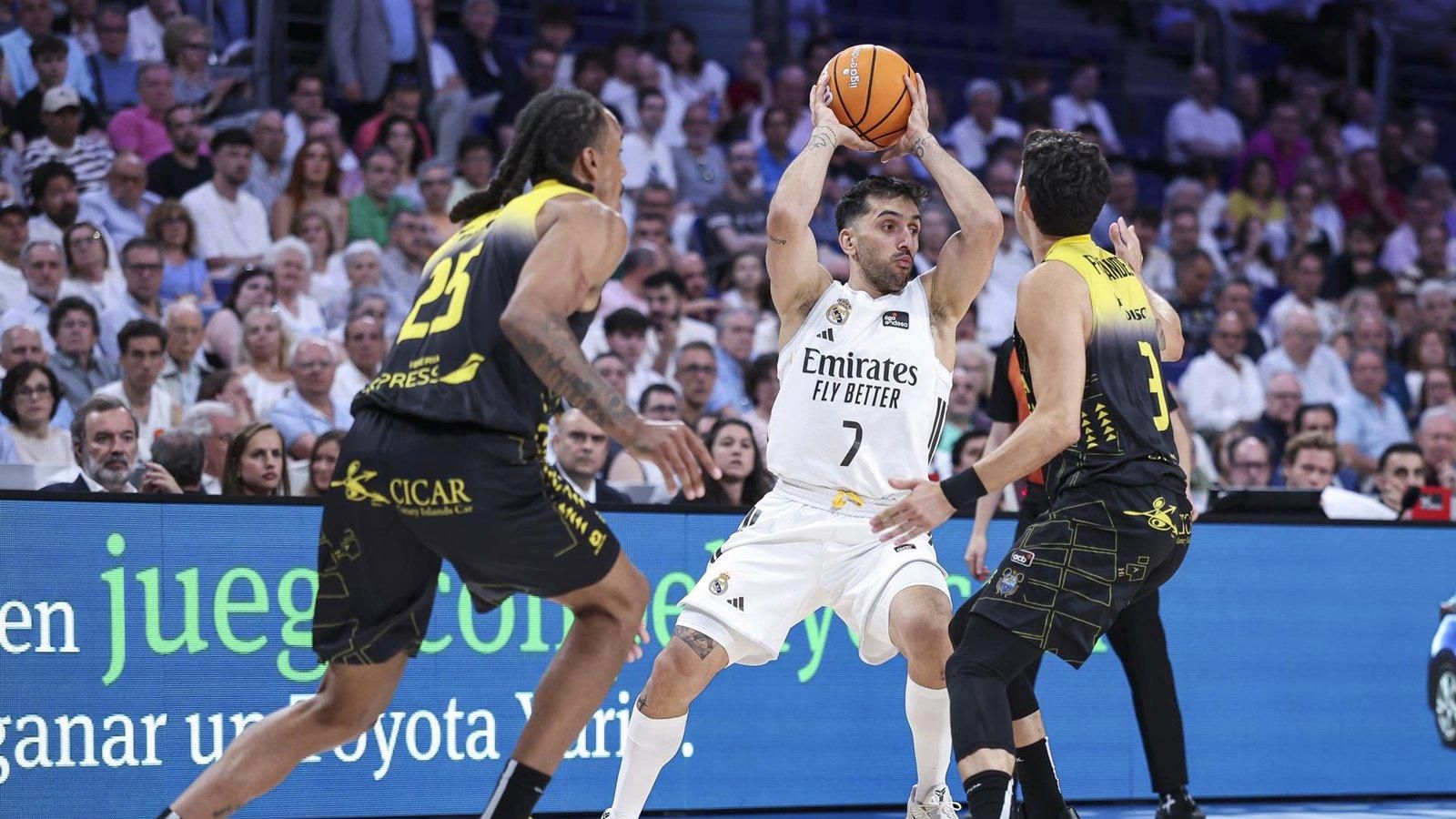 El Tenerife sorprende al Real Madrid en el primer duelo del playoff