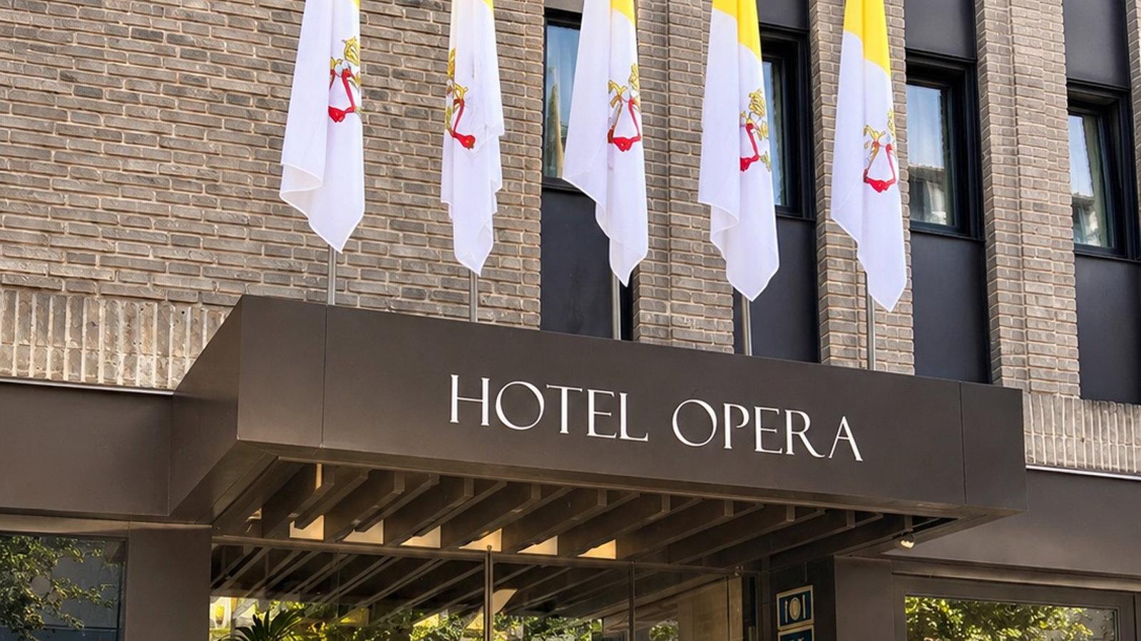 Más de 80 hoteles de Madrid reciben al Papa con banderas del Vaticano