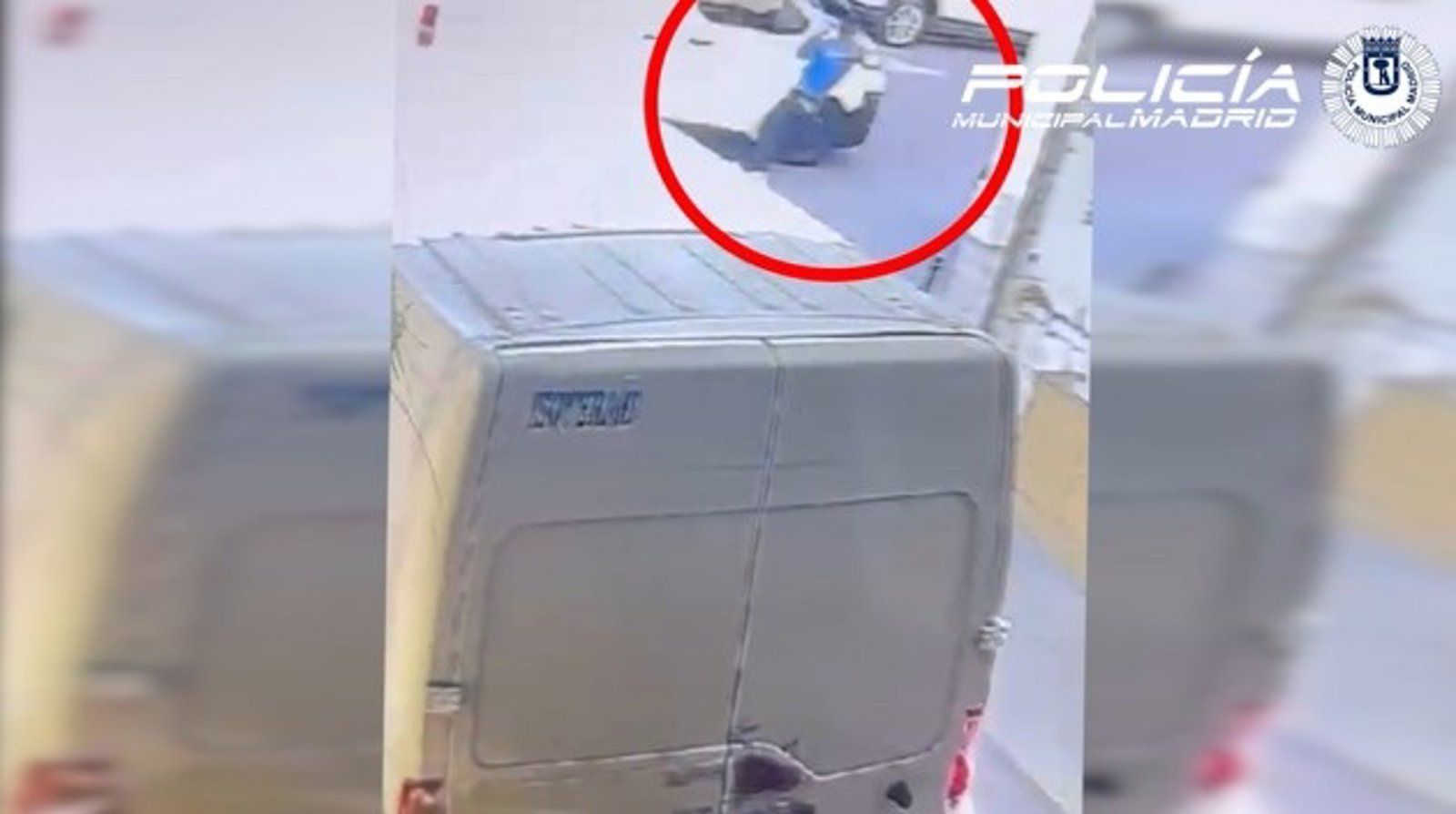 La Policía Municipal solicita ayuda para identificar al conductor de una furgoneta implicada en un atropello en Villa de Vallecas