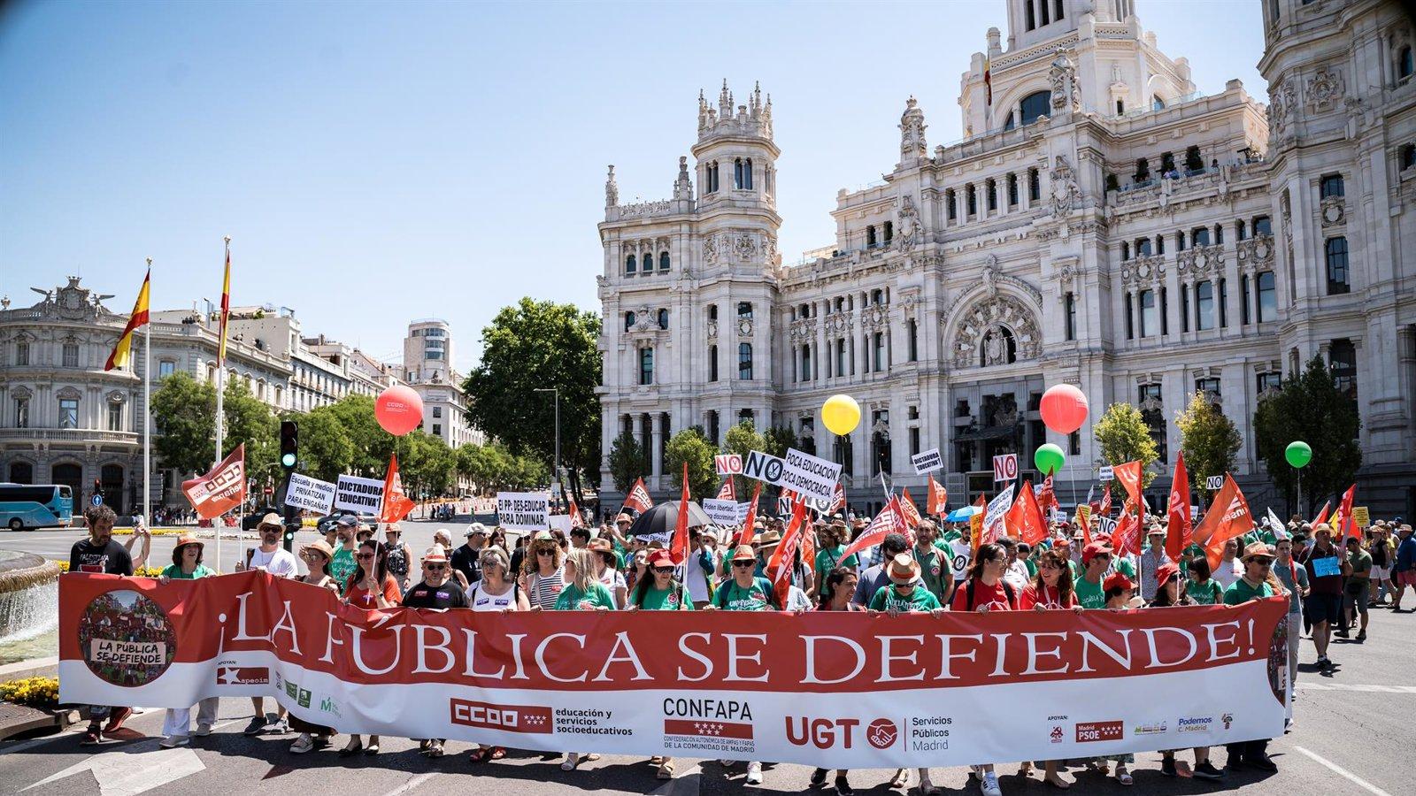 Profesores y familias vuelven a la calle en defensa de la educación pública