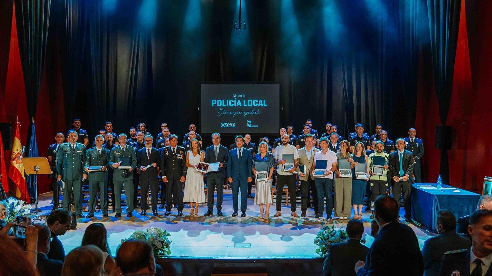La Policía Local de Las Rozas concede su Medalla al IFISE en la festividad de su patrón