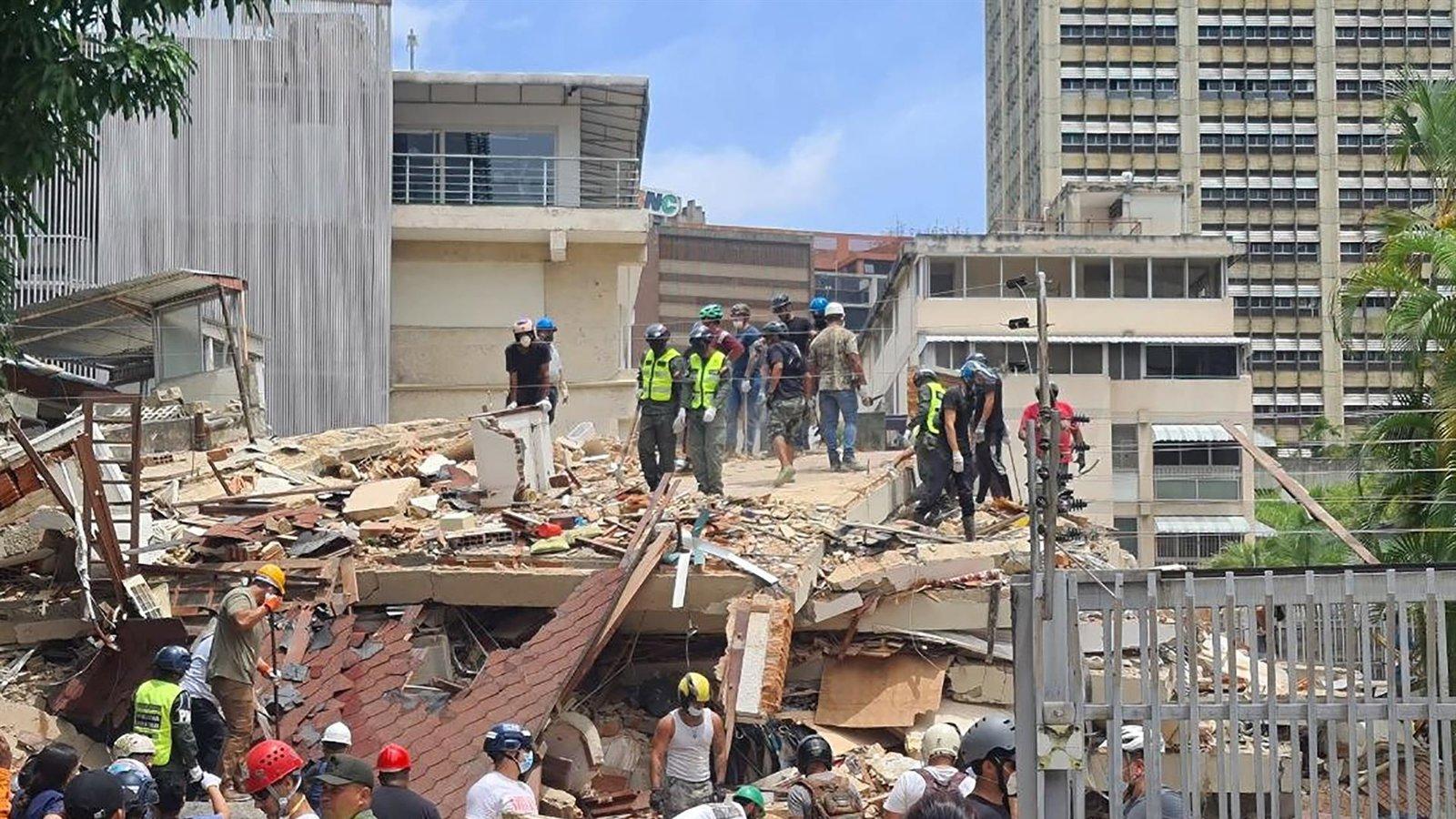 Venezuela suma 1.430 muertos y recibe ayuda de 24 países tras los terremotos