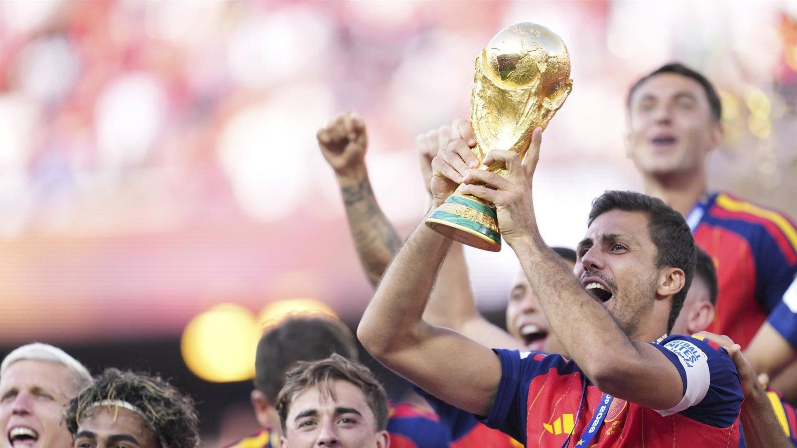 El recibimiento a La Roja se retrasa una hora en Madrid