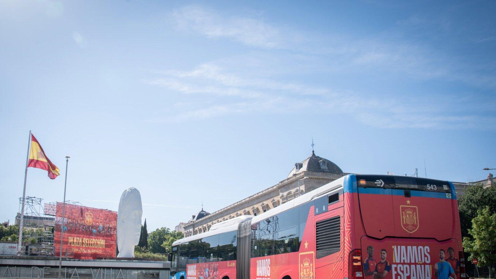 EMT lucirá banderas de España en los autobuses por la final del Mundial