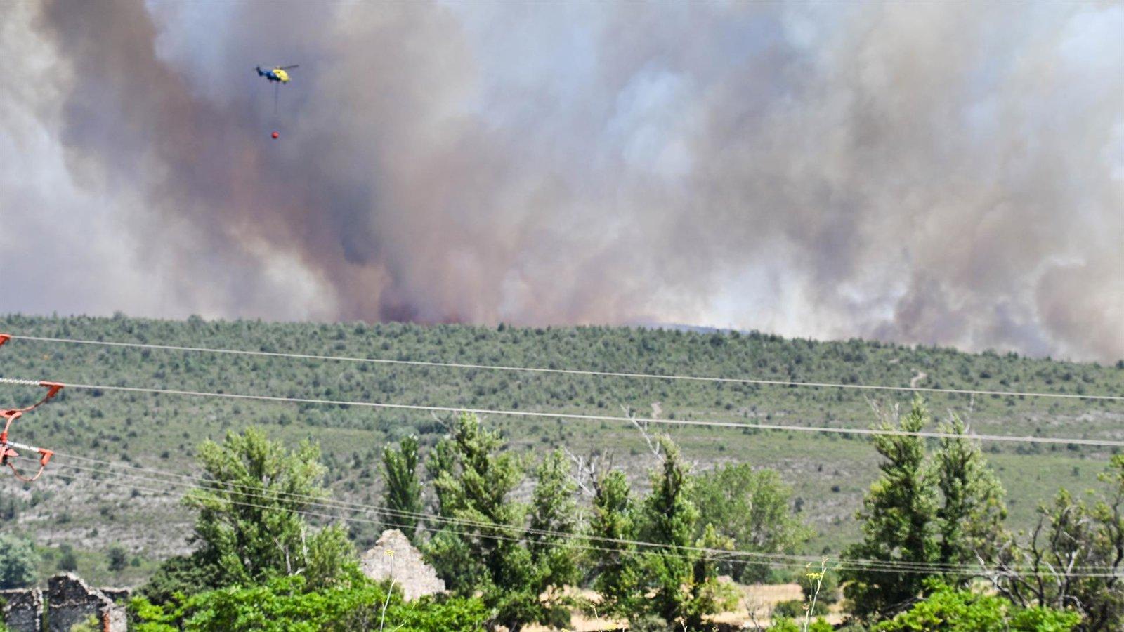 19 efectivos madrileños refuerzan extinción del fuego en La Mierla
