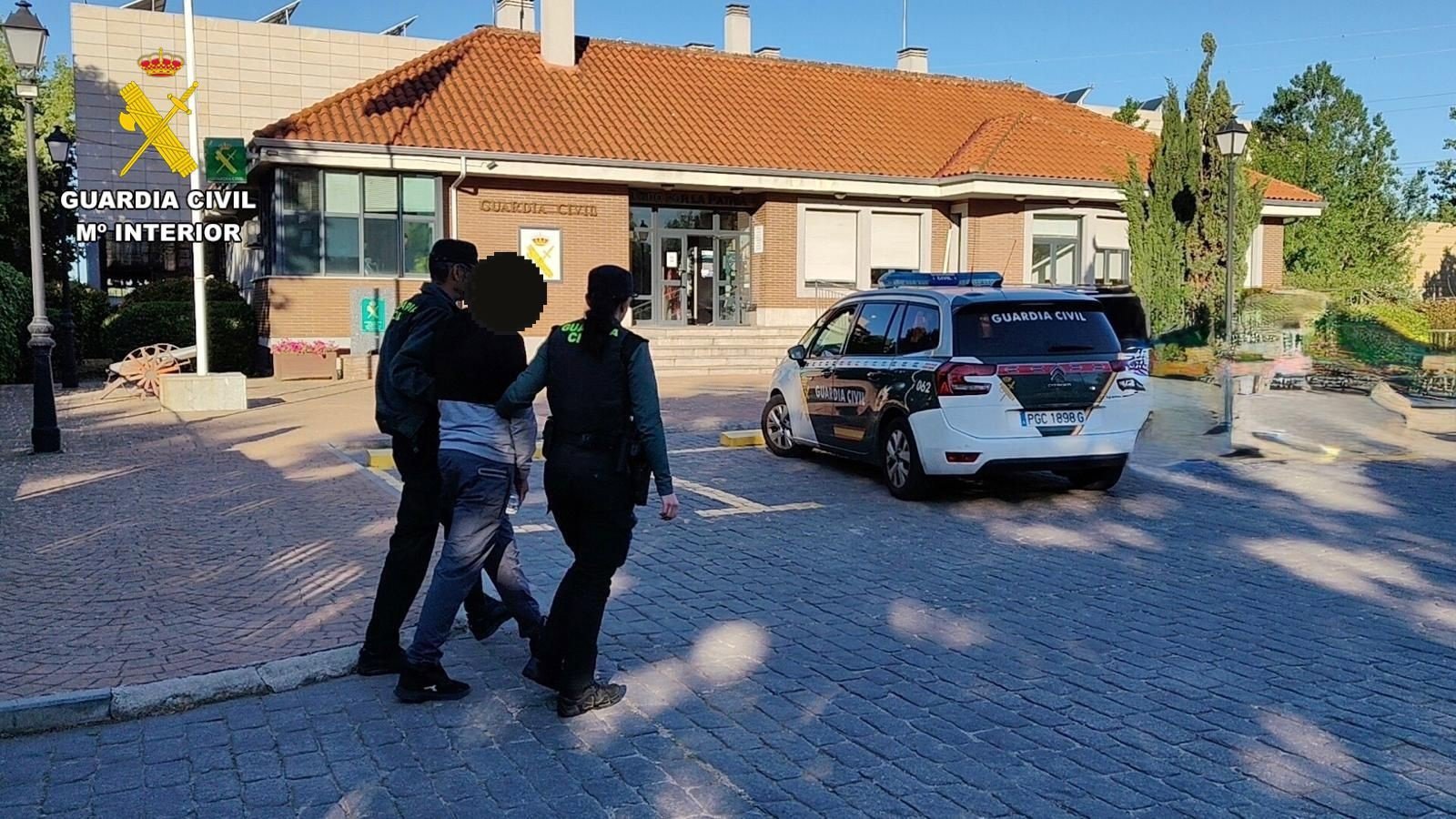 Detienen a dos hombres por robar volantes en Arroyomolinos