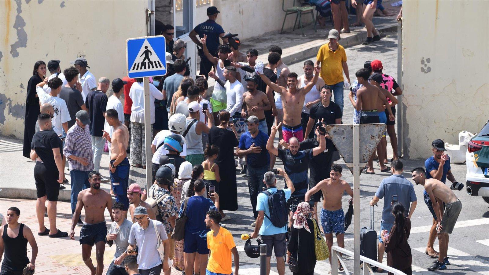 España y Marruecos acuerdan entregar los migrantes que entraron ilegalmente en Ceuta
