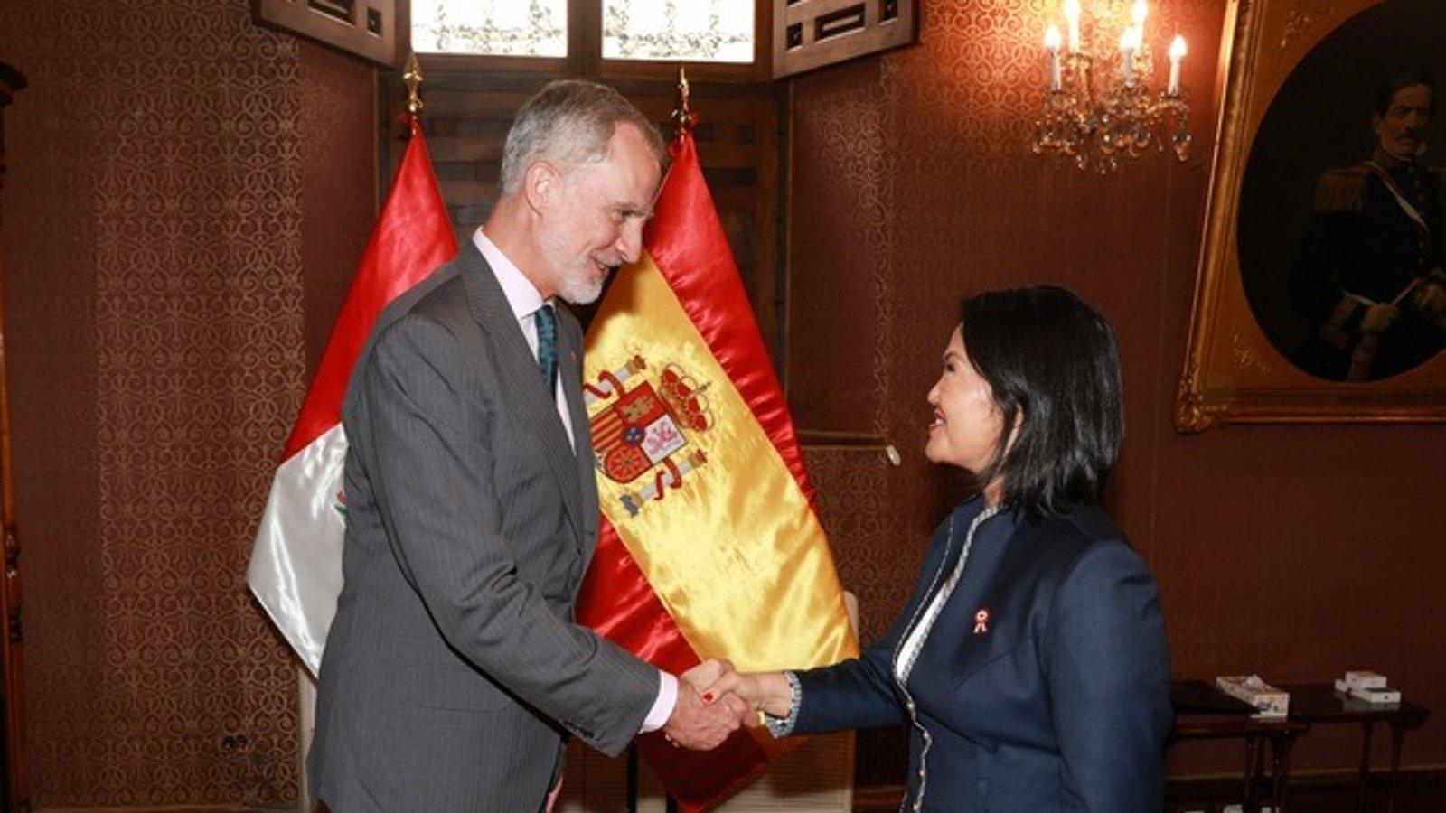 Felipe VI se reúne con Keiko Fujimori en Lima antes de su investidura