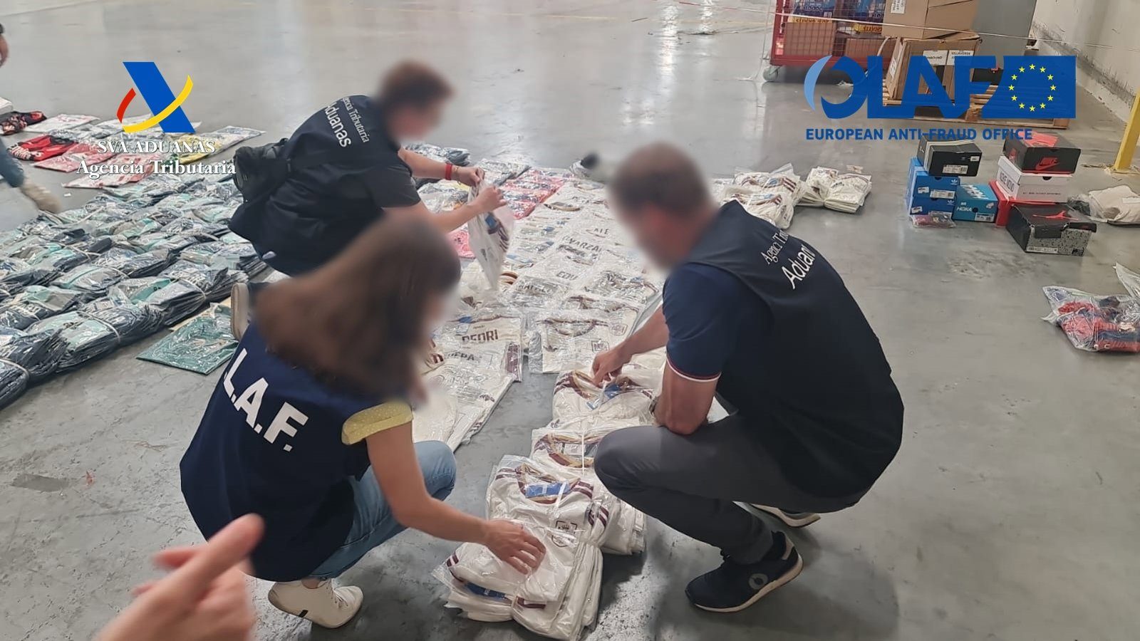 La Agencia Tributaria interviene 2.000 camisetas del Mundial y desmantela una fábrica en Madrid