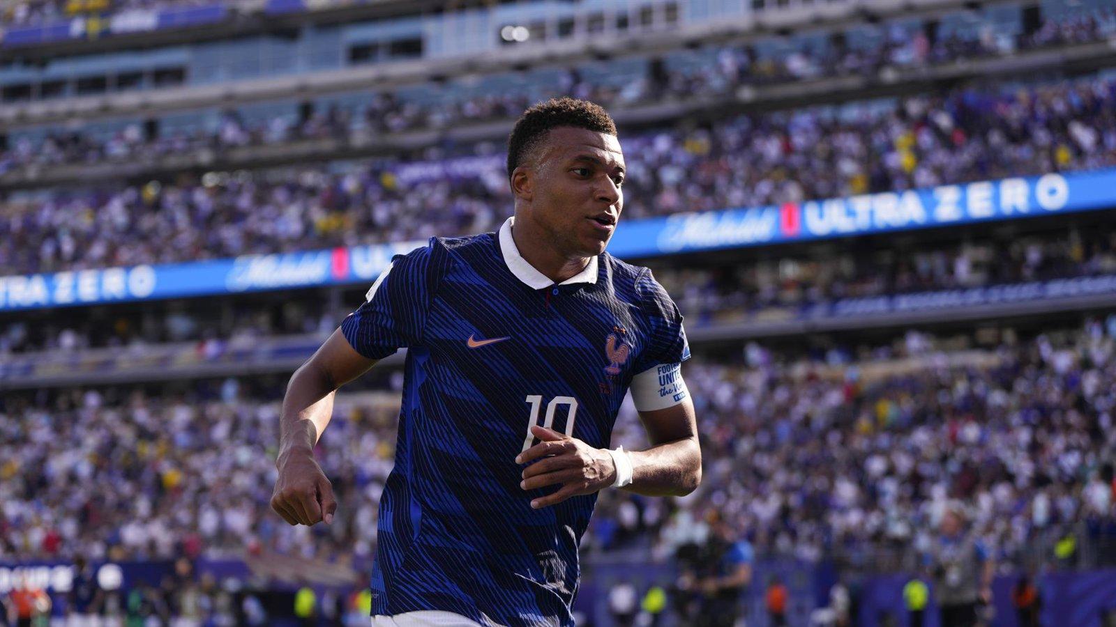 El Real Madrid condena los insultos racistas contra Mbappé