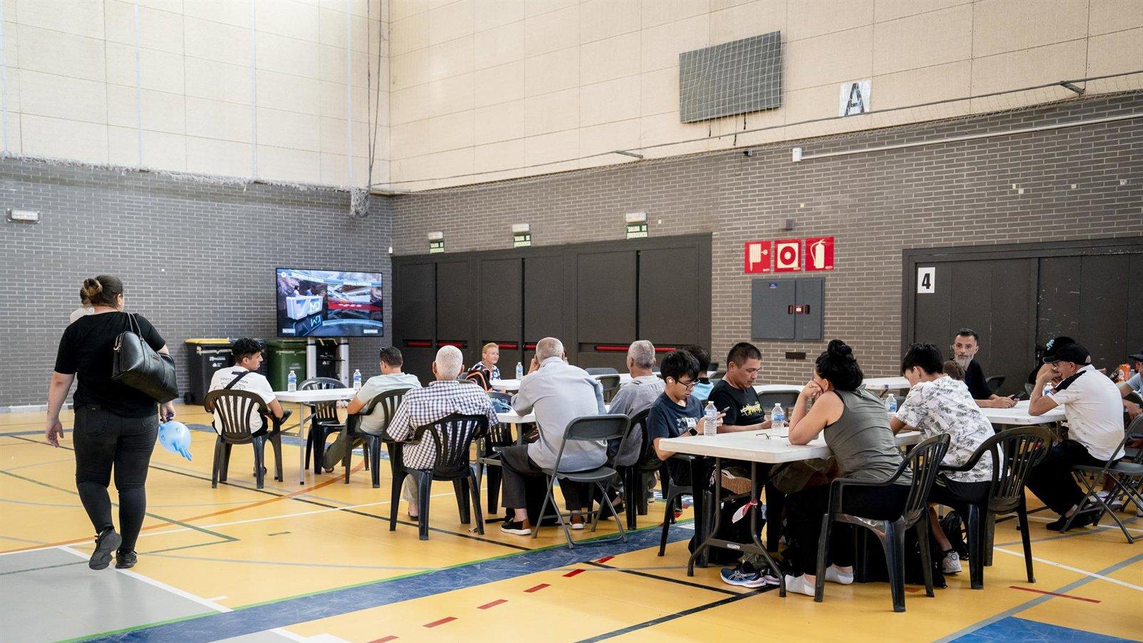 Madrid atiende a 2.468 evacuados por el incendio en 15 puntos