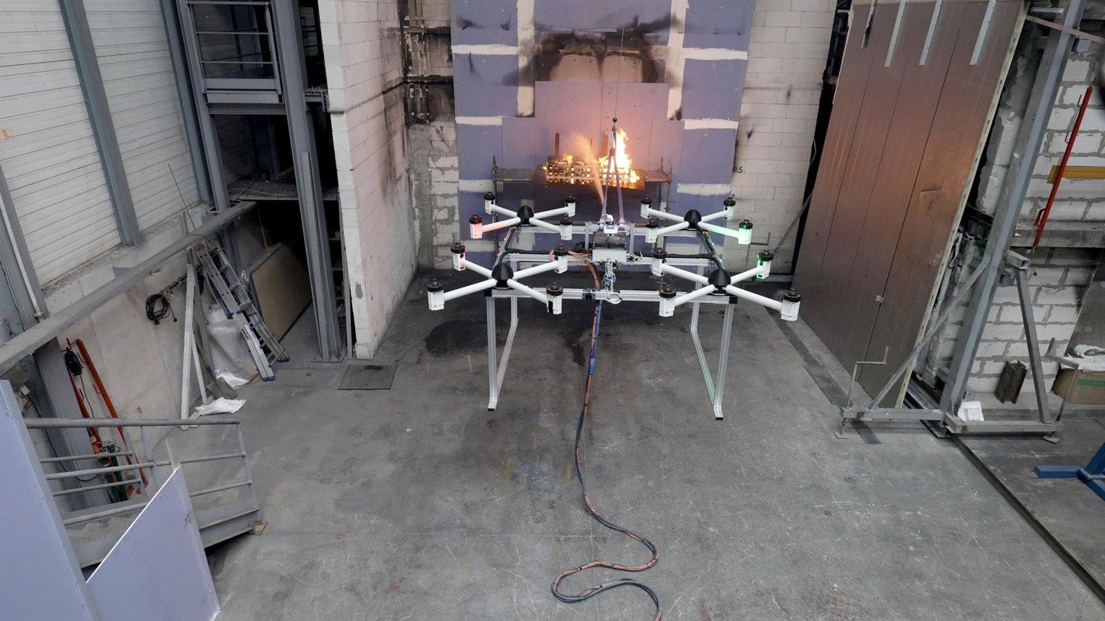 Dron eléctrico con IA para extinción de incendios rurales