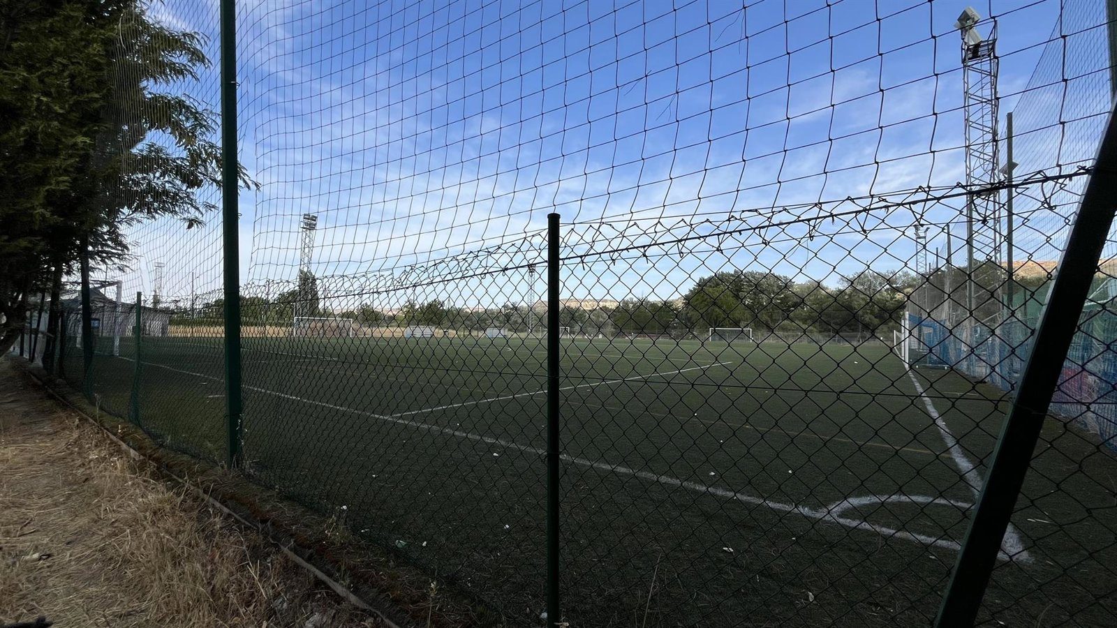 Alcalá de Henares renueva el césped artificial de dos campos de fútbol Alcalá de Henares renueva el césped artificial de dos campos de fútbol