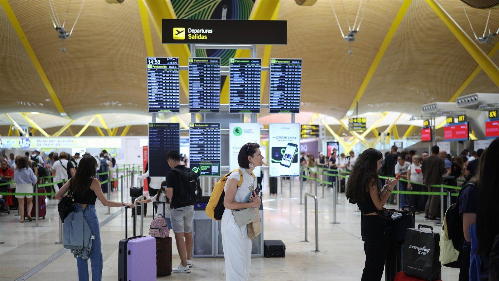Barajas opera 3.716 vuelos en la operación salida de agosto Barajas opera 3.716 vuelos en la operación salida de agosto