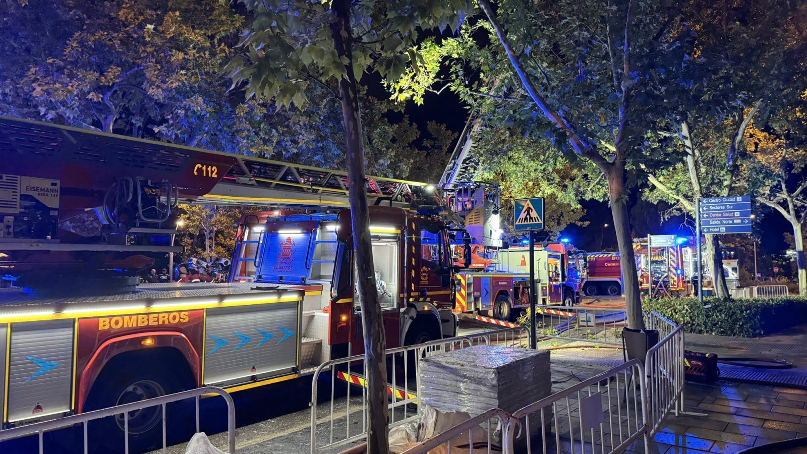 Incendio en Tres Cantos deja ocho atendidos y tres trasladados al hospital Incendio en Tres Cantos deja ocho atendidos y tres trasladados al hospital
