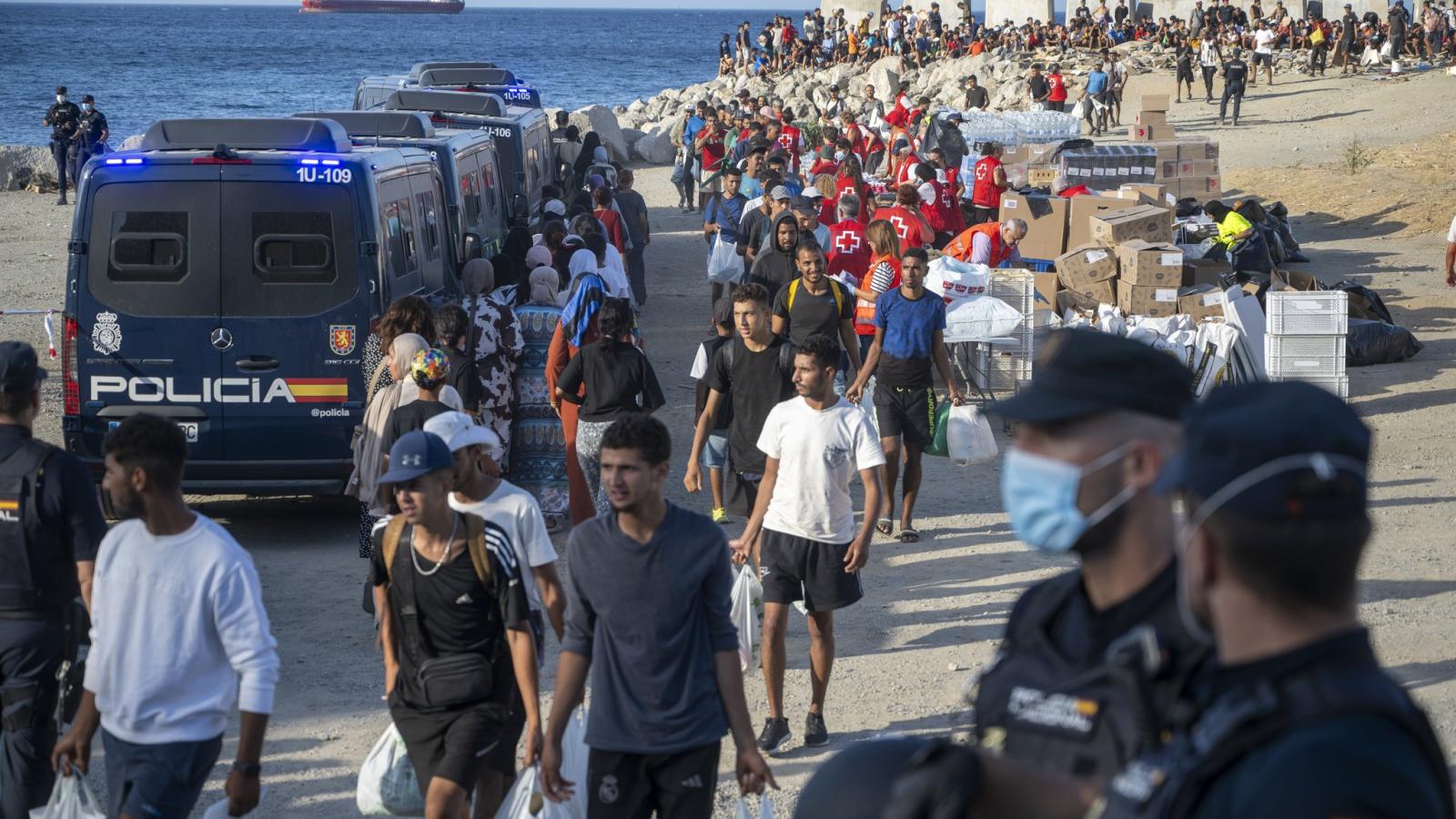 Ayuso compara la crisis de Ceuta con 2,5 millones de llegadas a Madrid