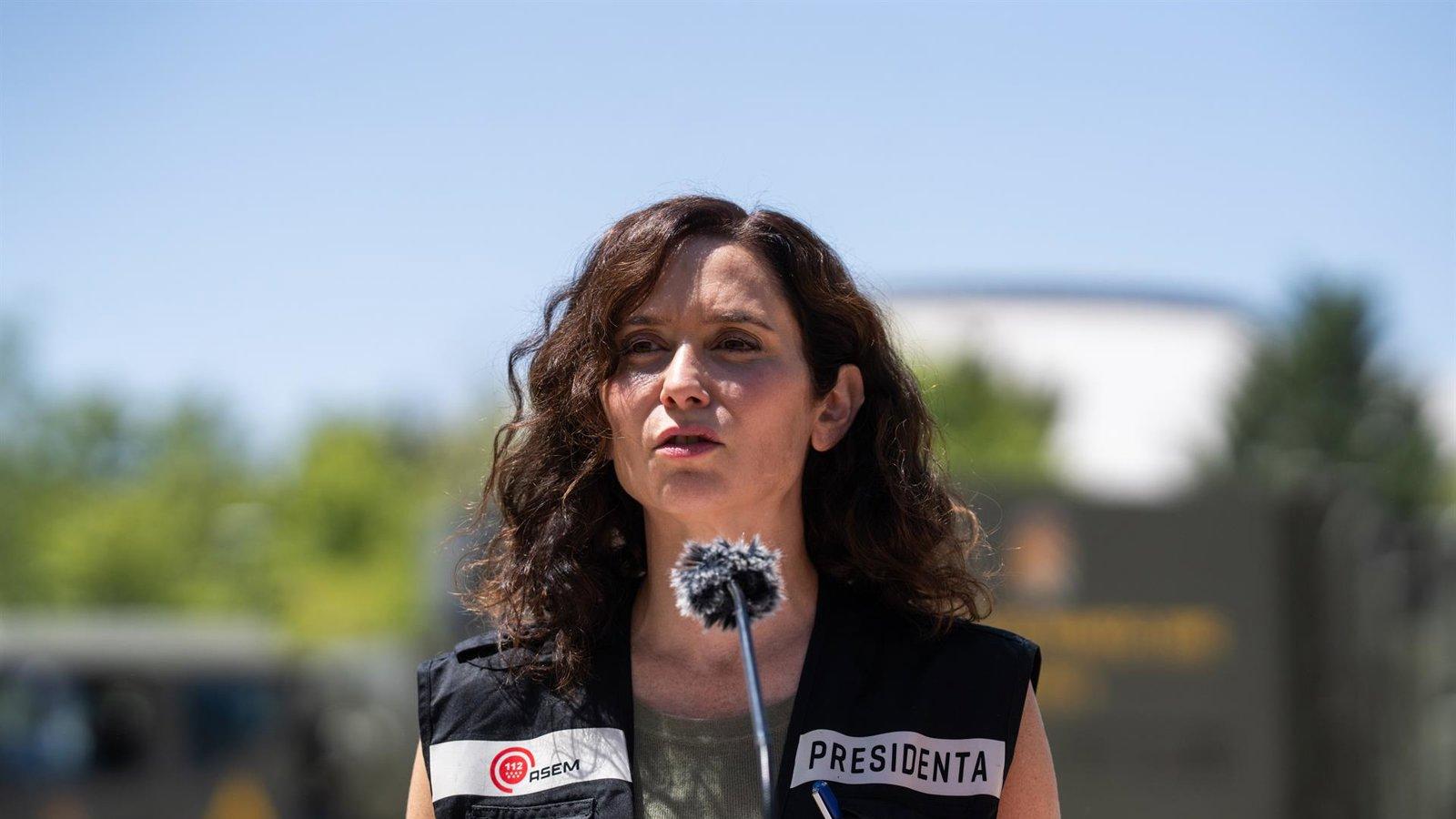 Ayuso critica a los bomberos en huelga por "intoxicar" en la crisis Ayuso critica a los bomberos en huelga por "intoxicar" en la crisis