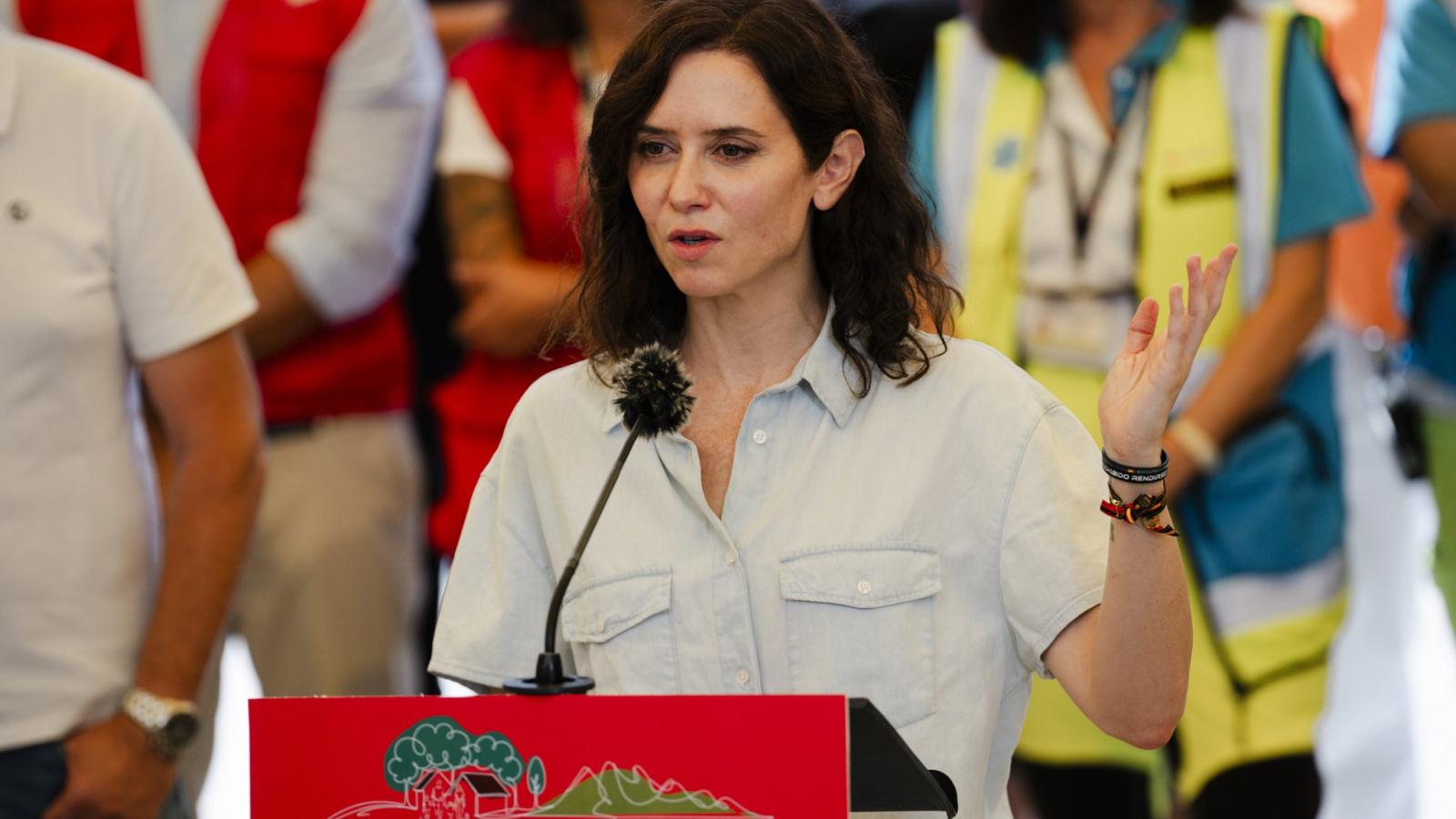 Ayuso exige conocer el coste de las vacaciones de Sánchez mientras España "arde"